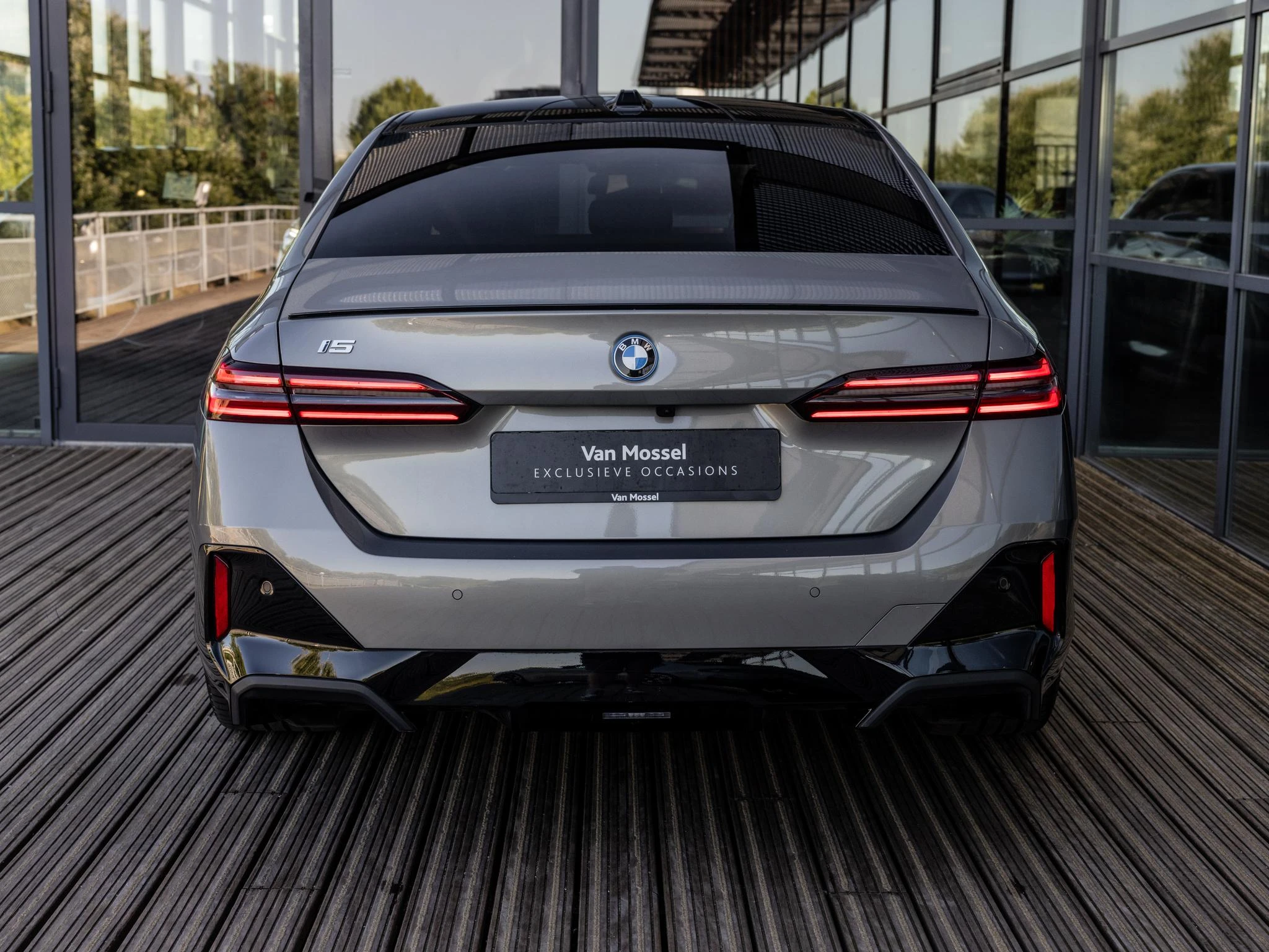 BMW-i5-image-4