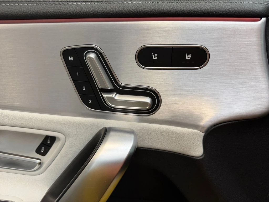 Mercedes-Benz-CLA 250-image-8