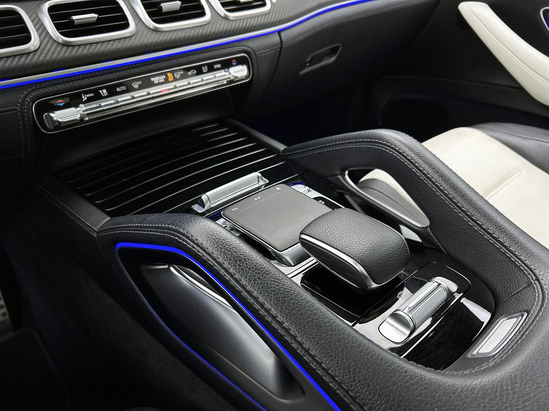 Mercedes-Benz-GLE-image-38
