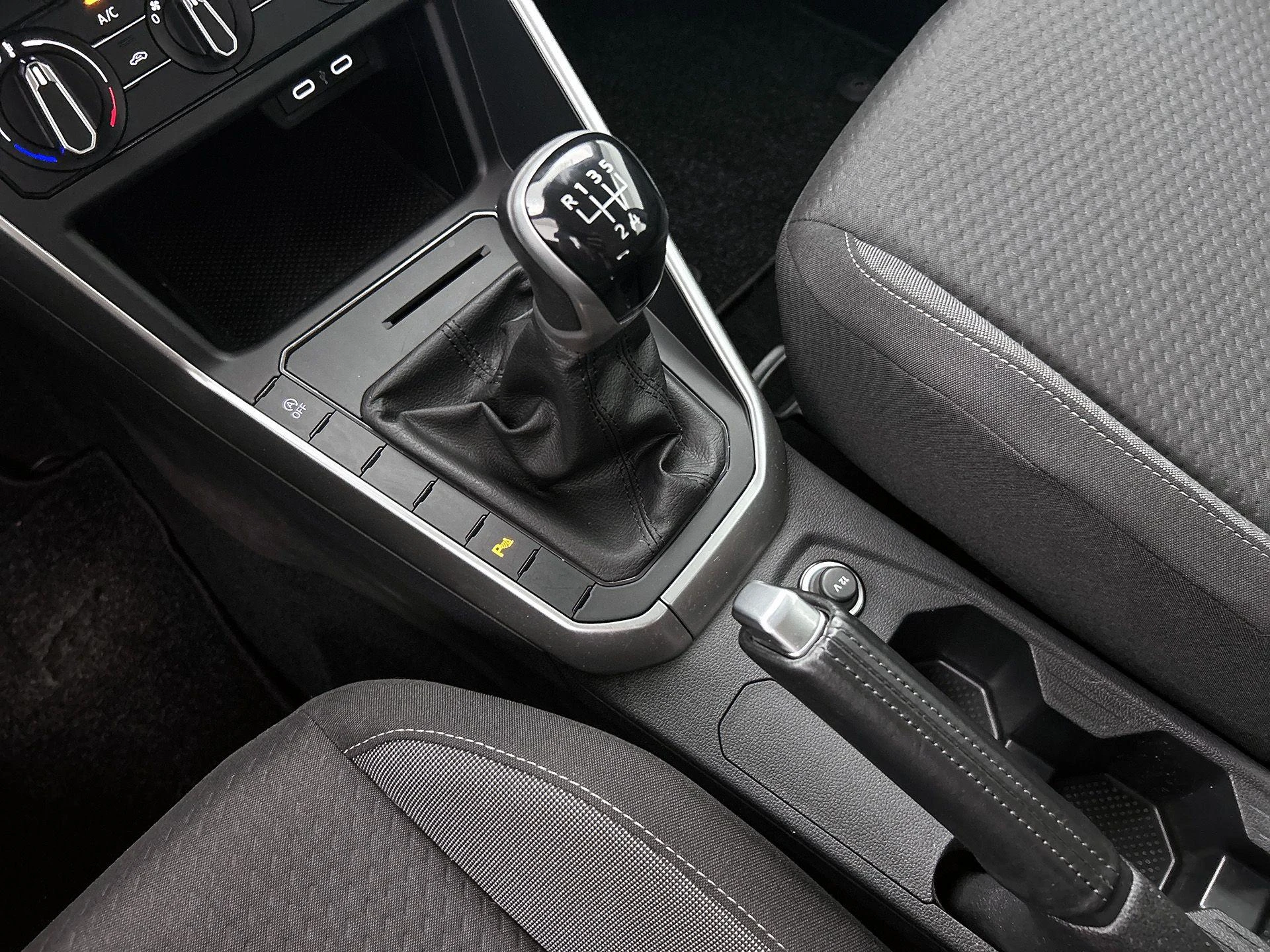 Volkswagen-Polo-image-27
