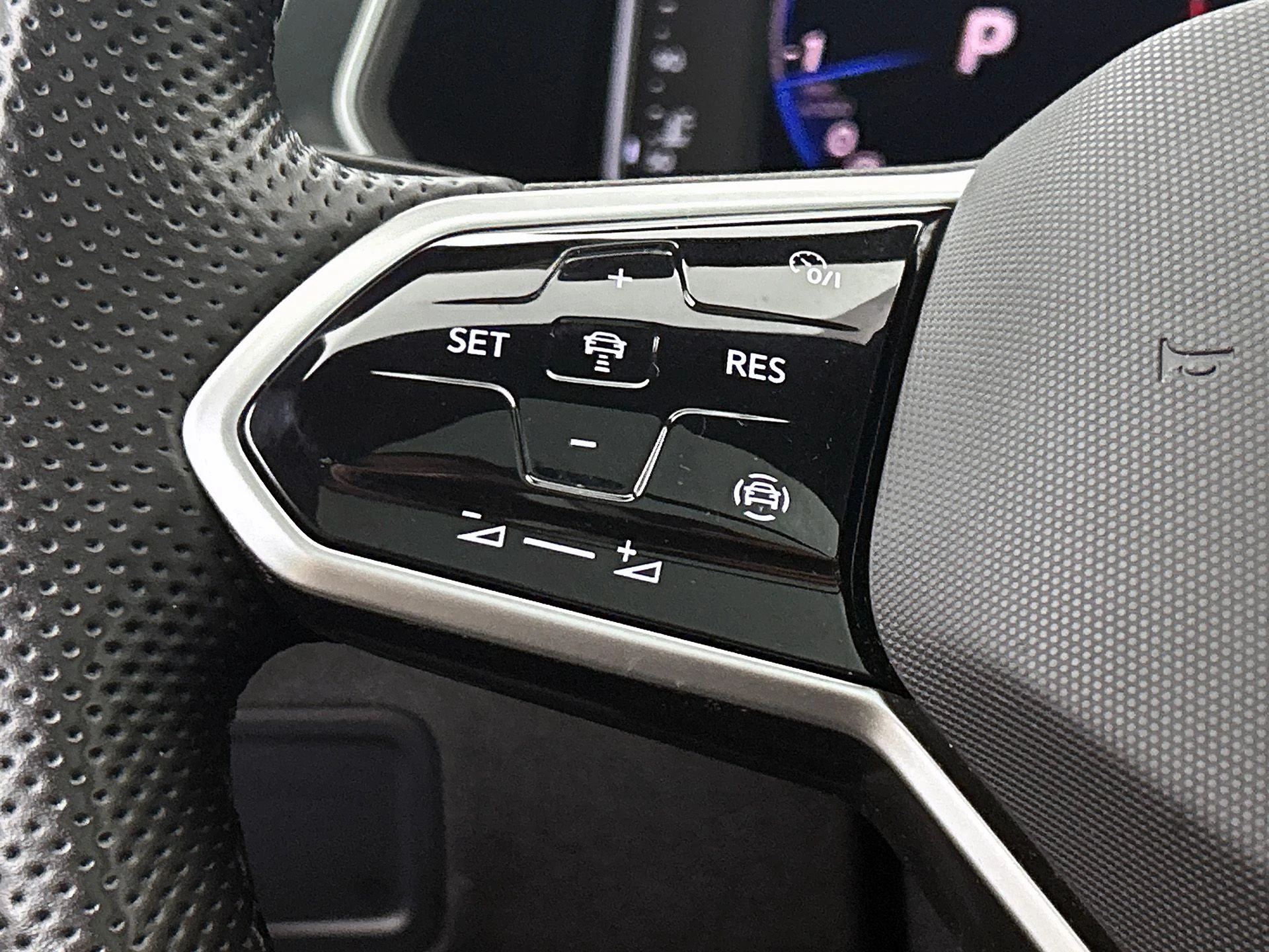 Volkswagen-Tiguan-image-5
