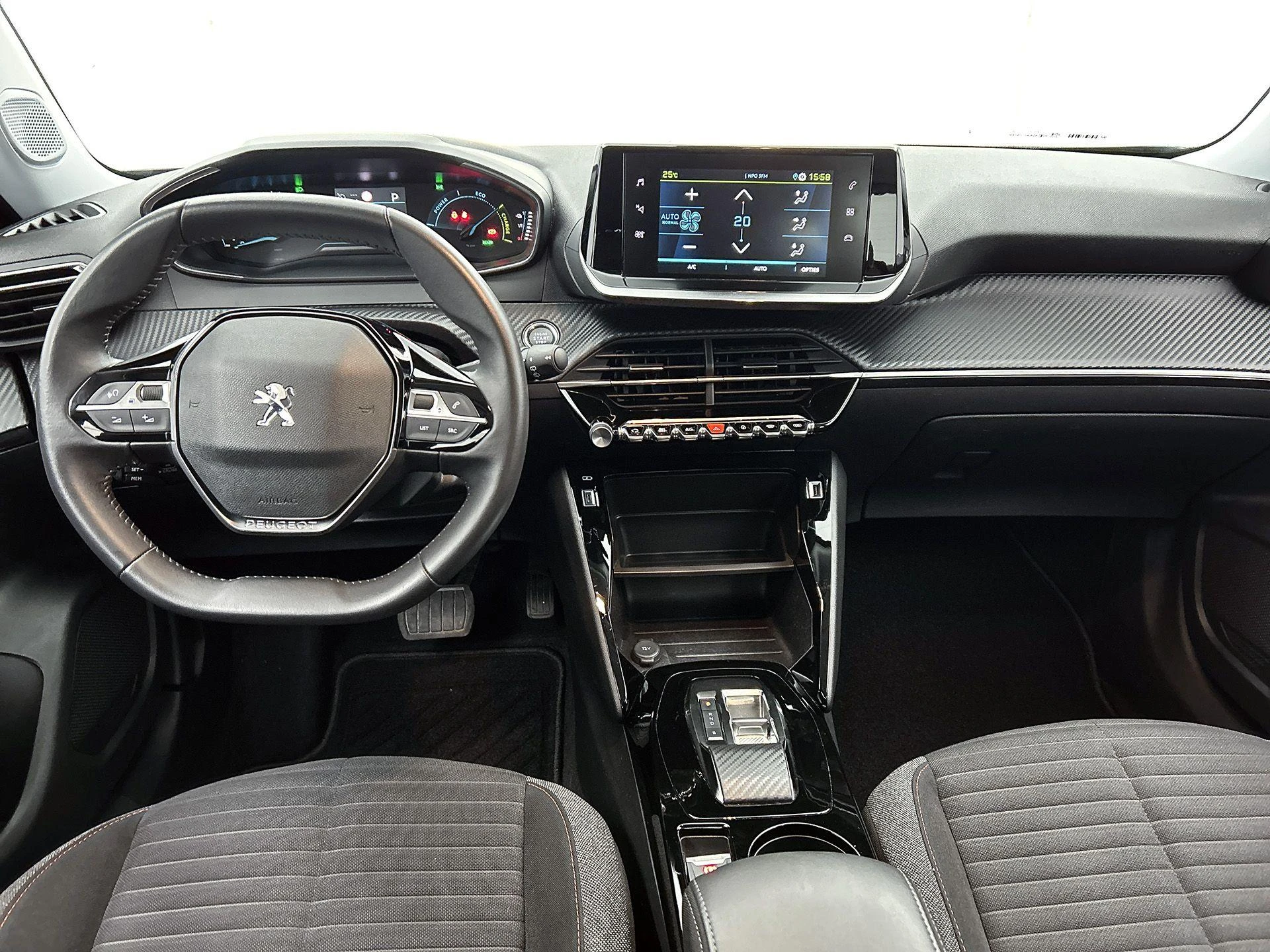 Peugeot-e-2008-image-22