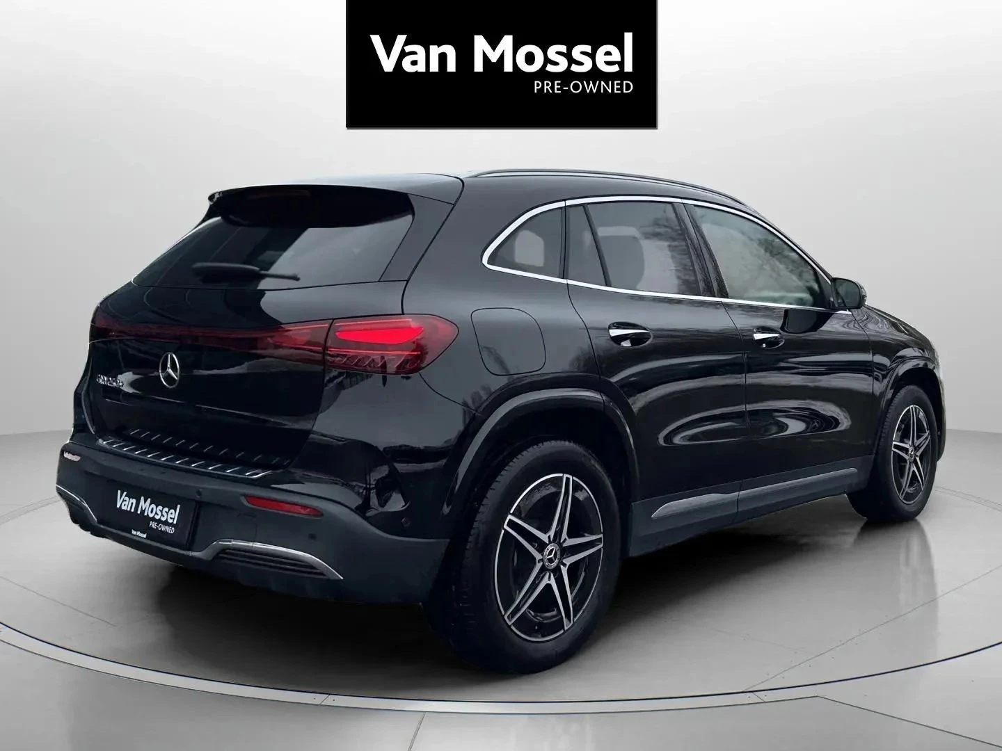 Mercedes-Benz-EQA-image-4