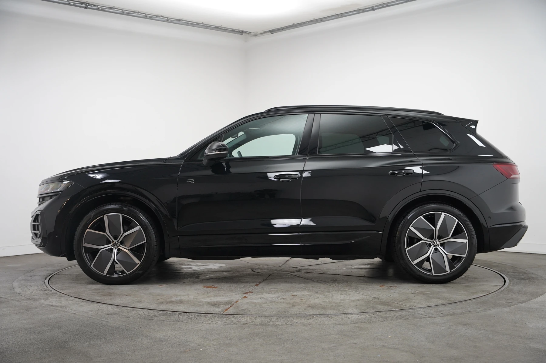 Volkswagen-Touareg-image-15