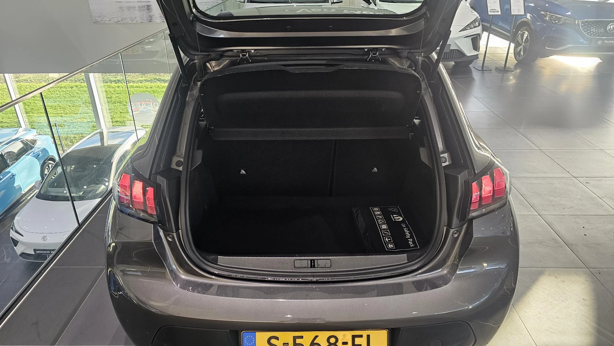 Peugeot-208-image-19