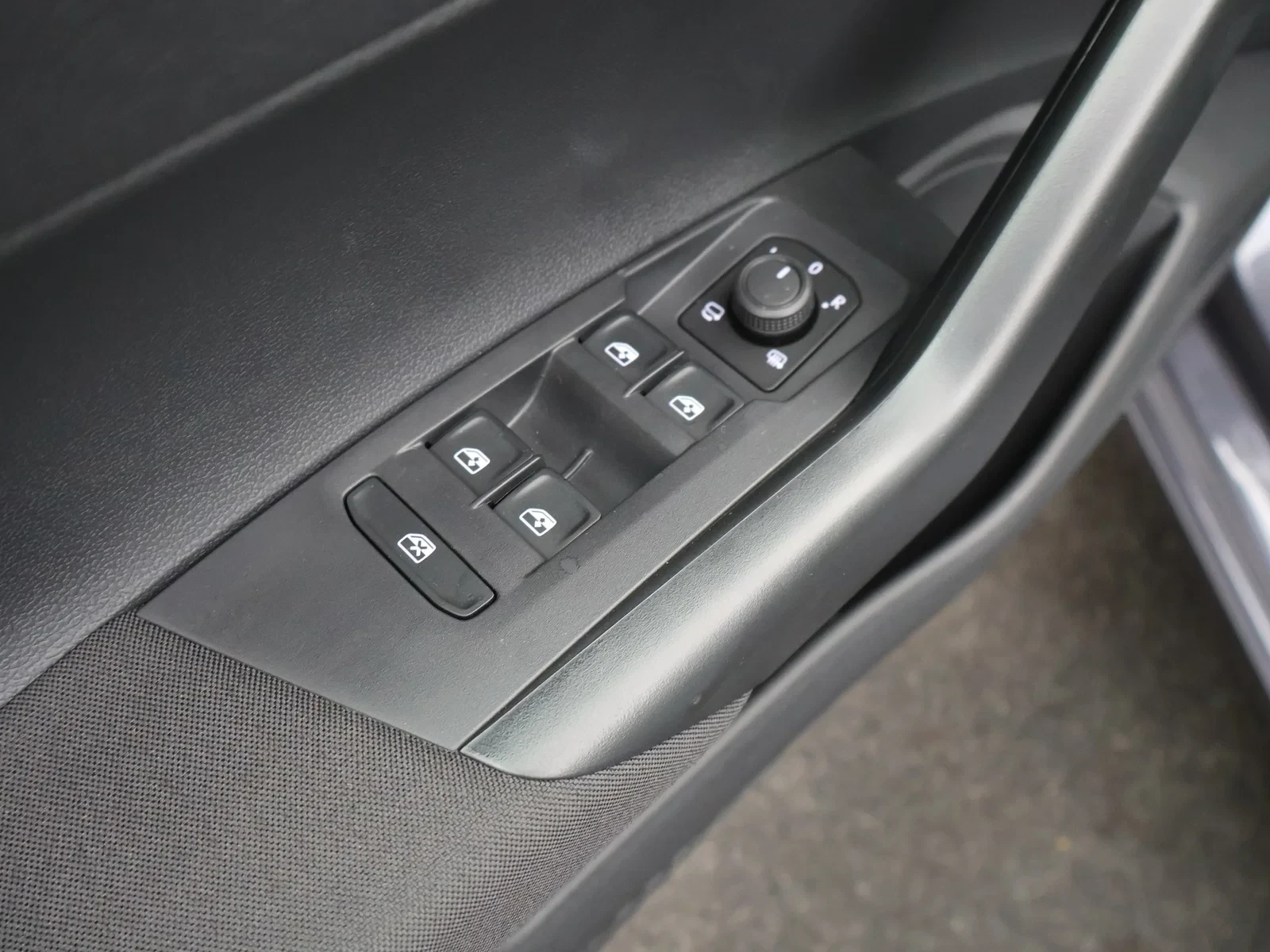 Volkswagen-Polo-image-15