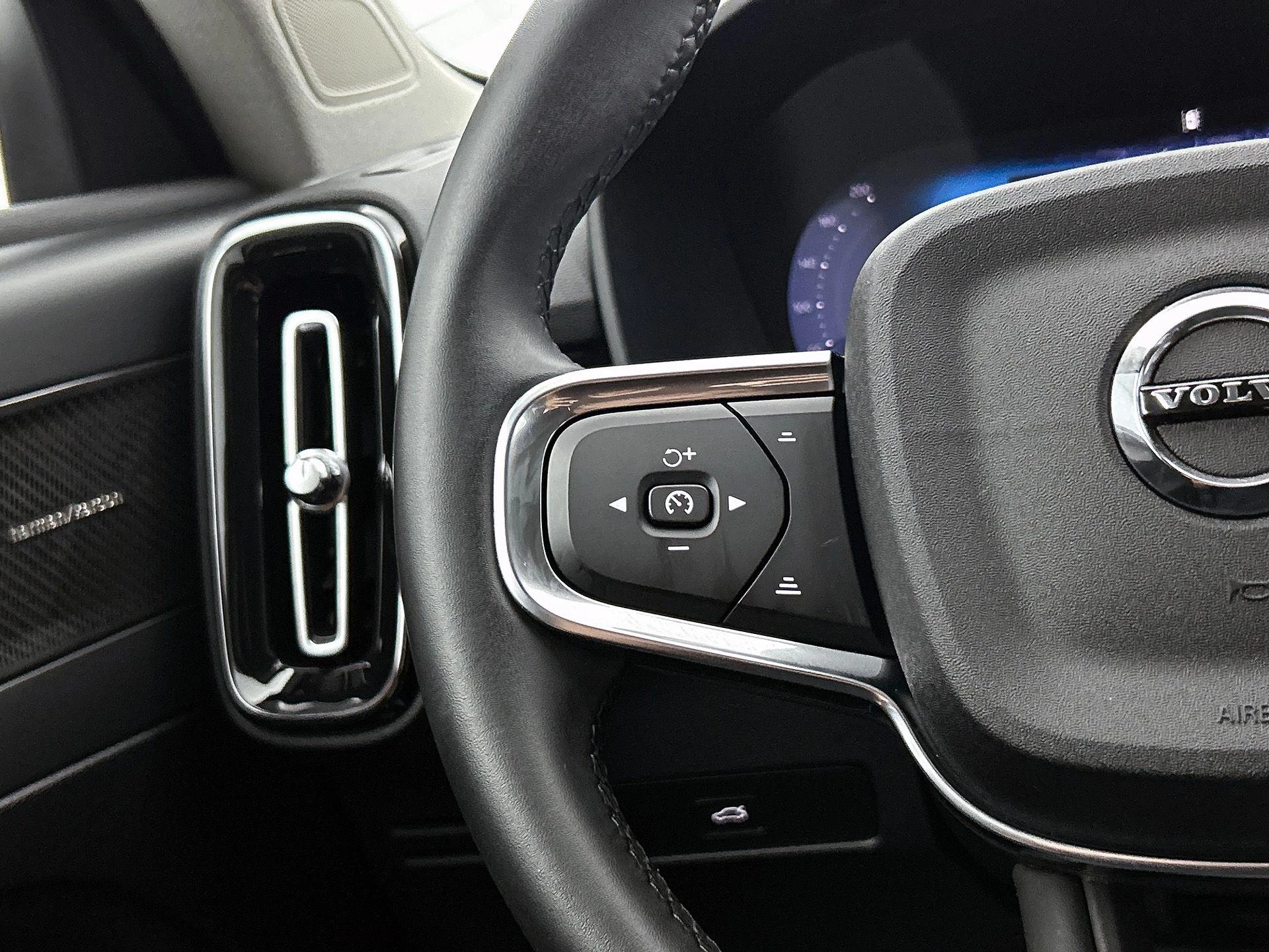 Volvo XC40 2.0 B4 Plus Dark