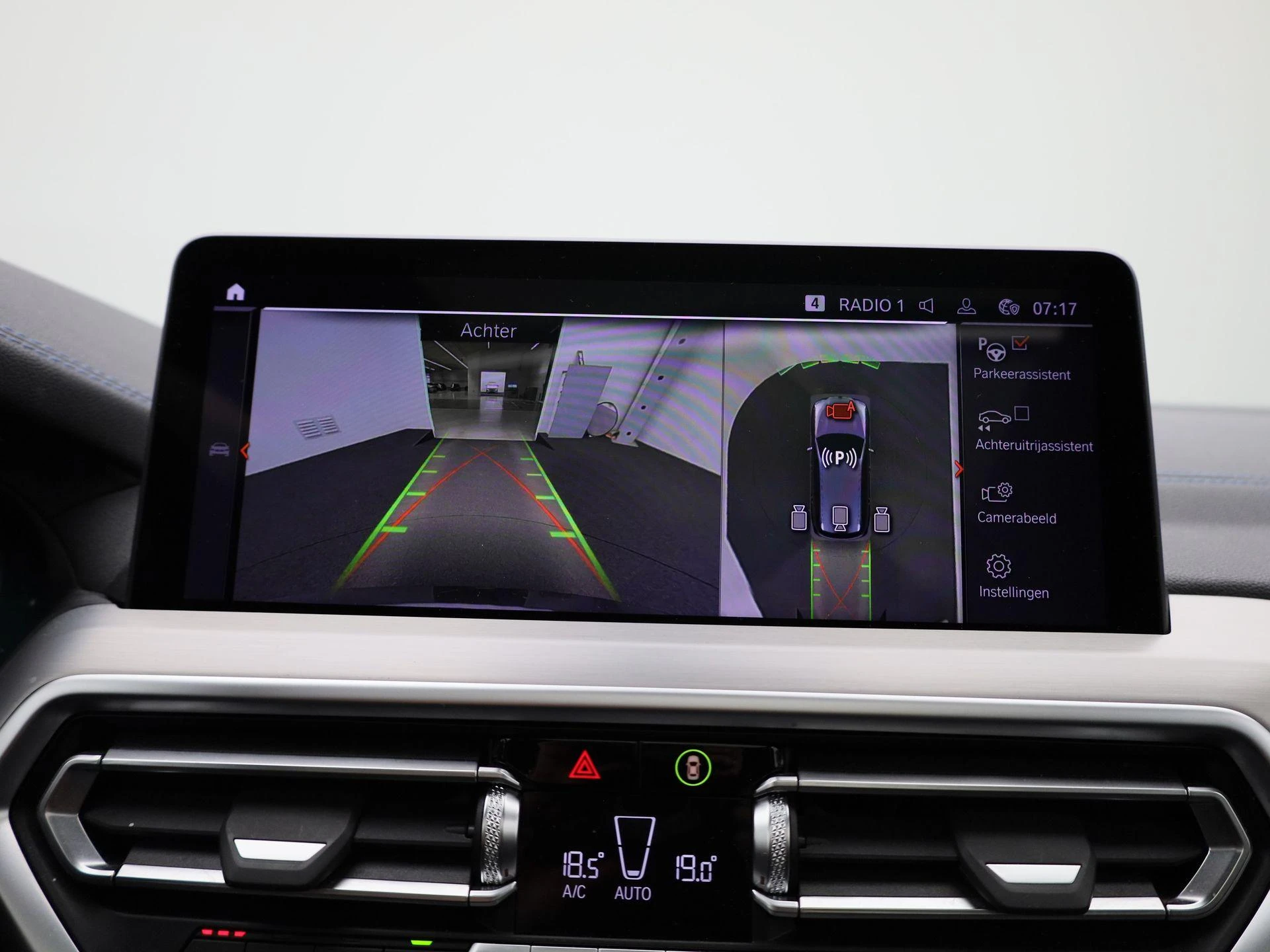 BMW-iX3-image-31