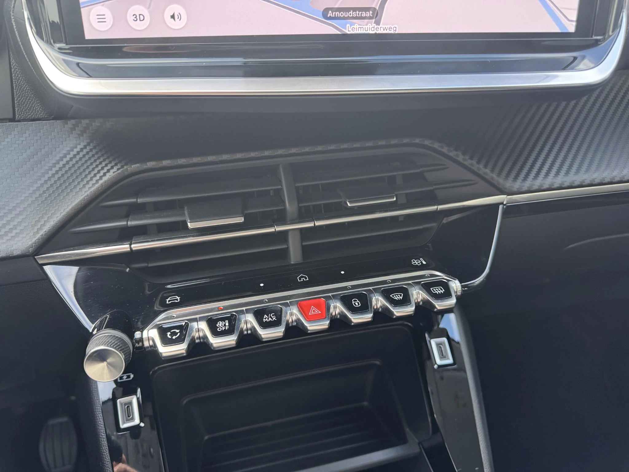Peugeot-208-image-18