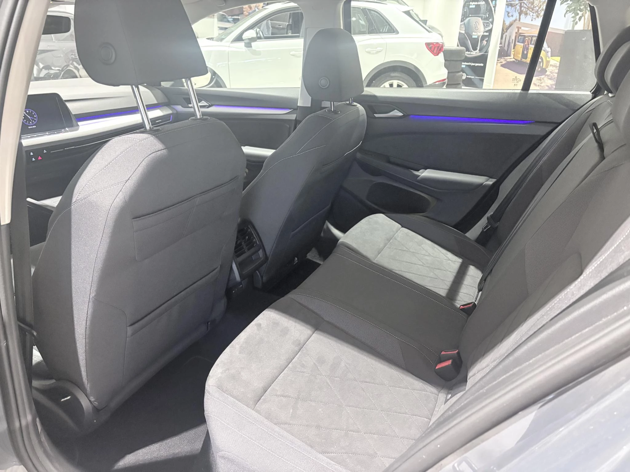 Volkswagen-Golf-image-8