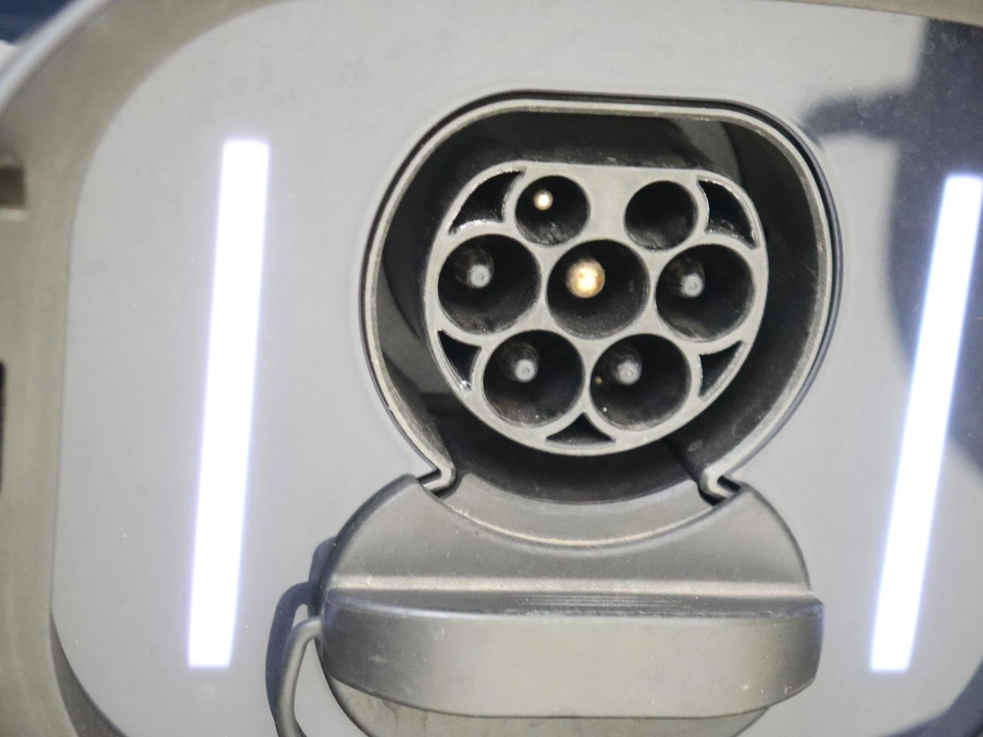 Mercedes-Benz-EQS-image-31