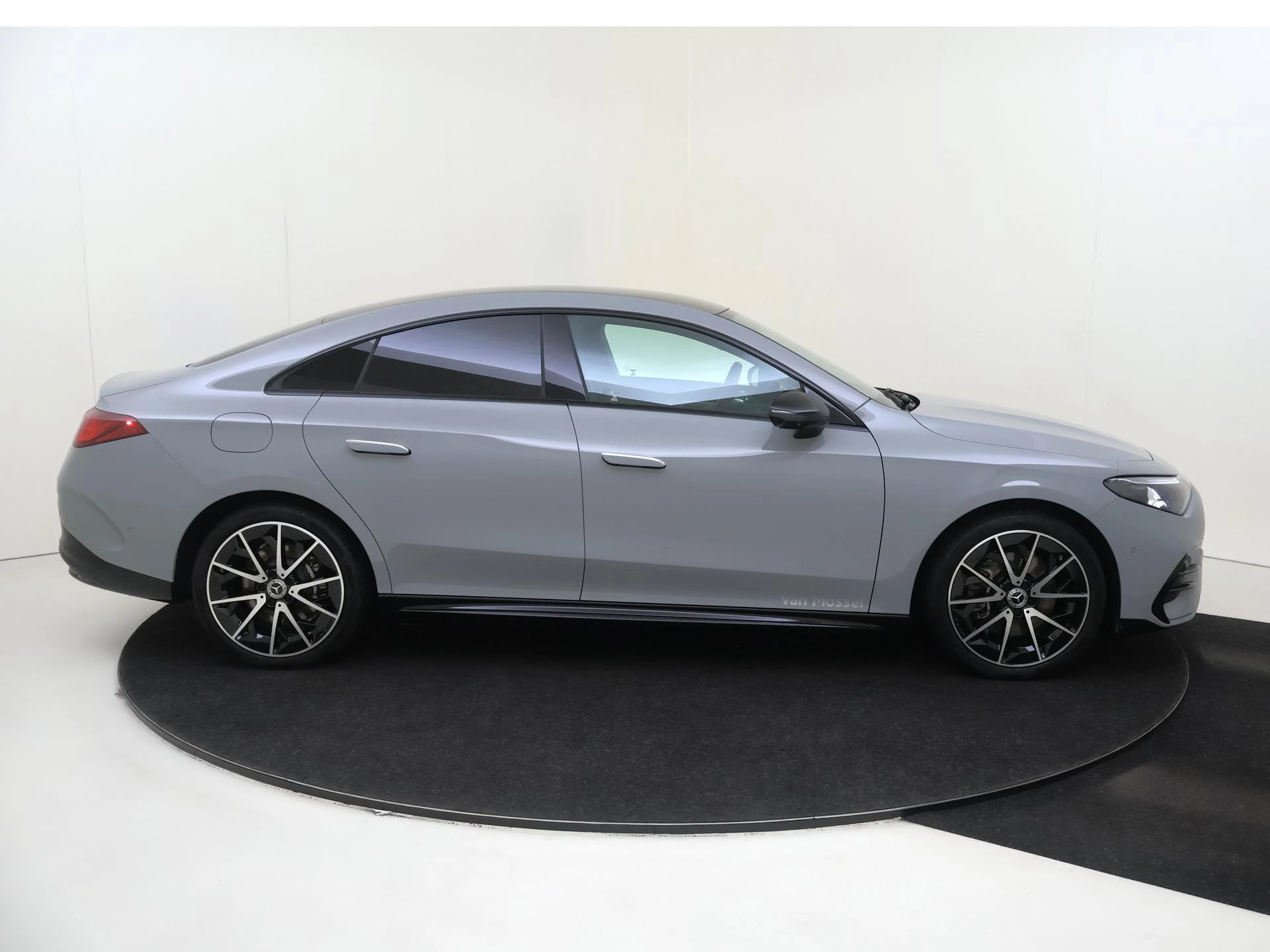 Mercedes-Benz-CLA-image-8