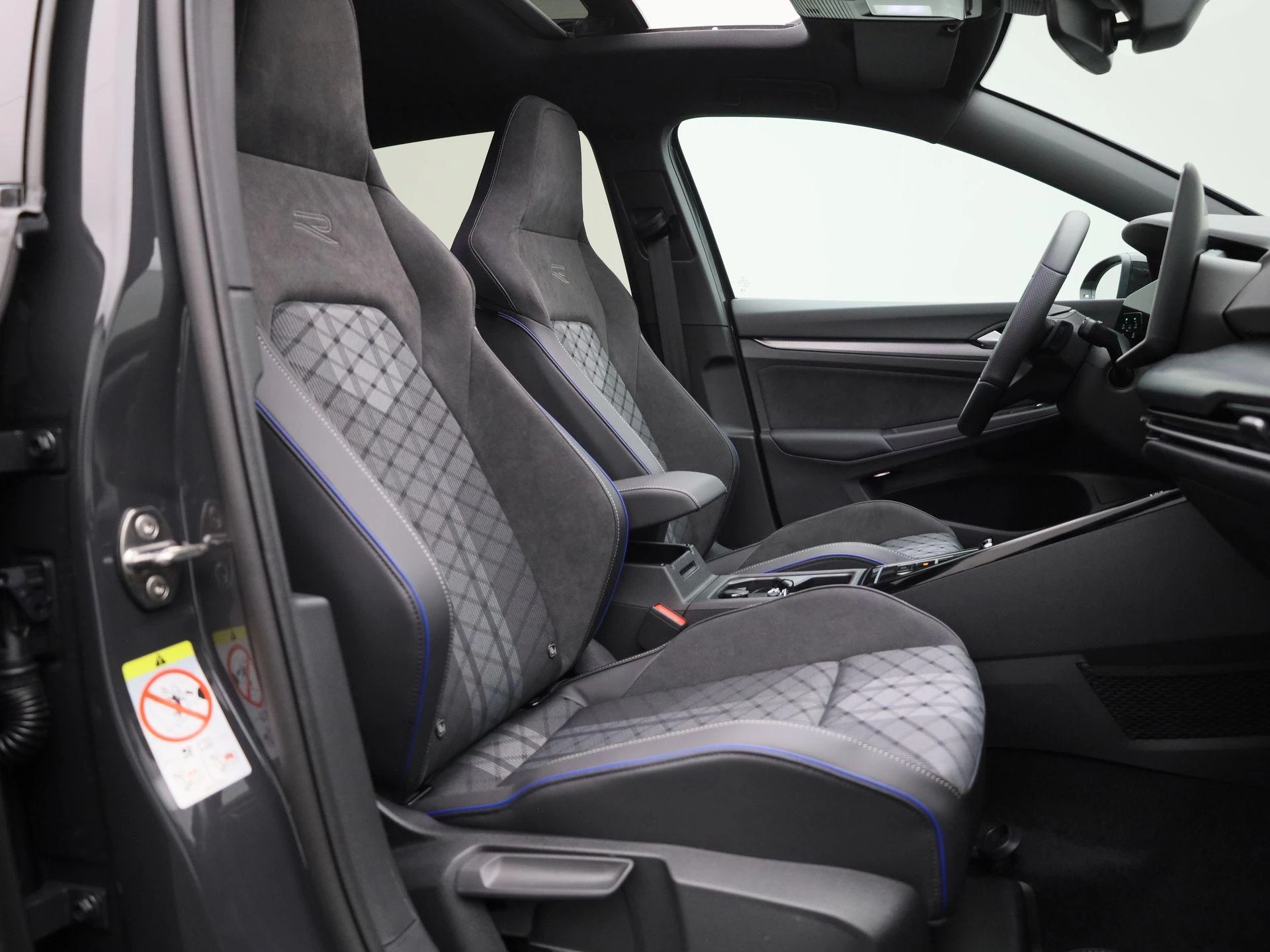 Volkswagen-Golf-image-40