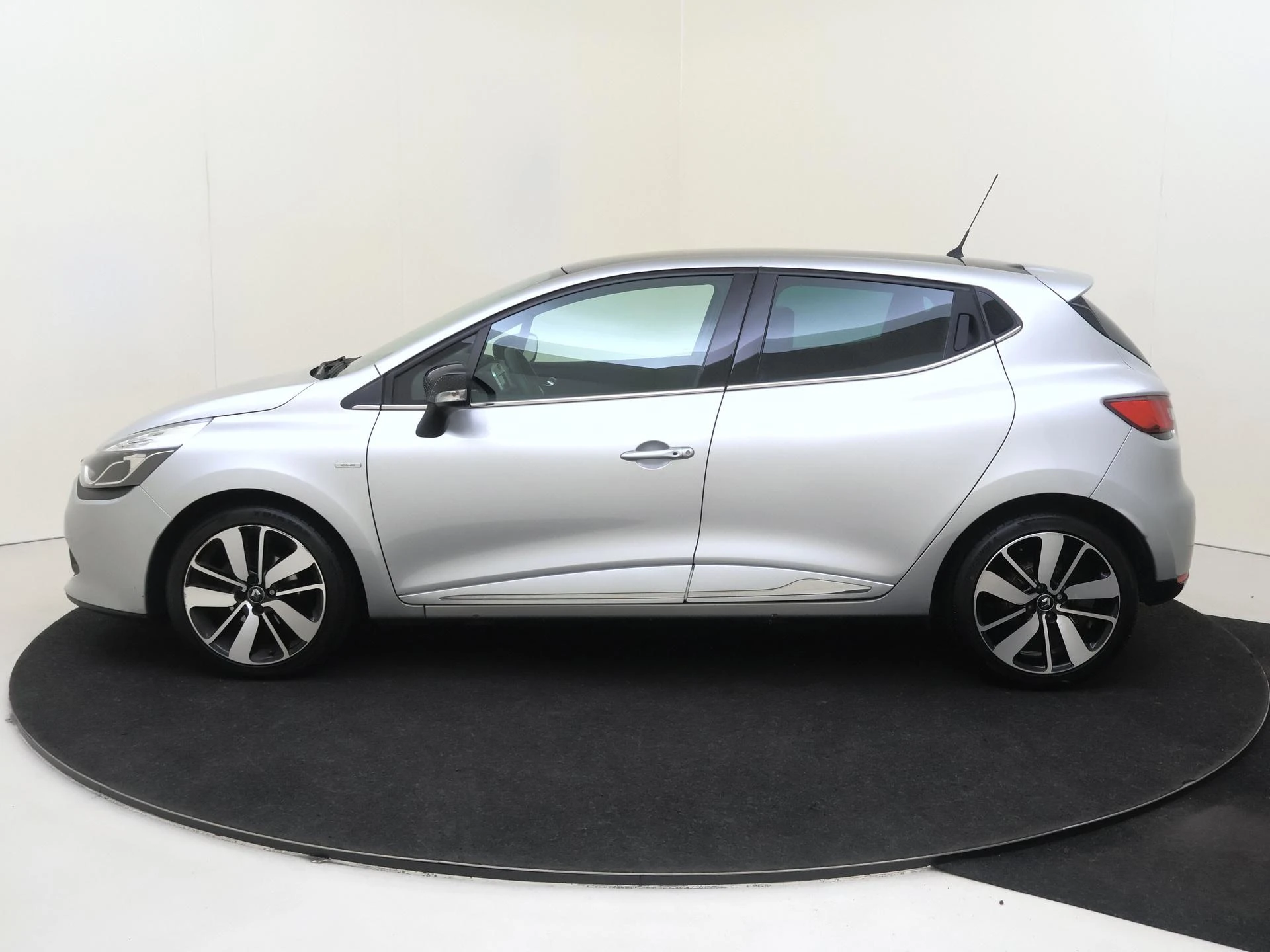 Renault-Clio-image-7