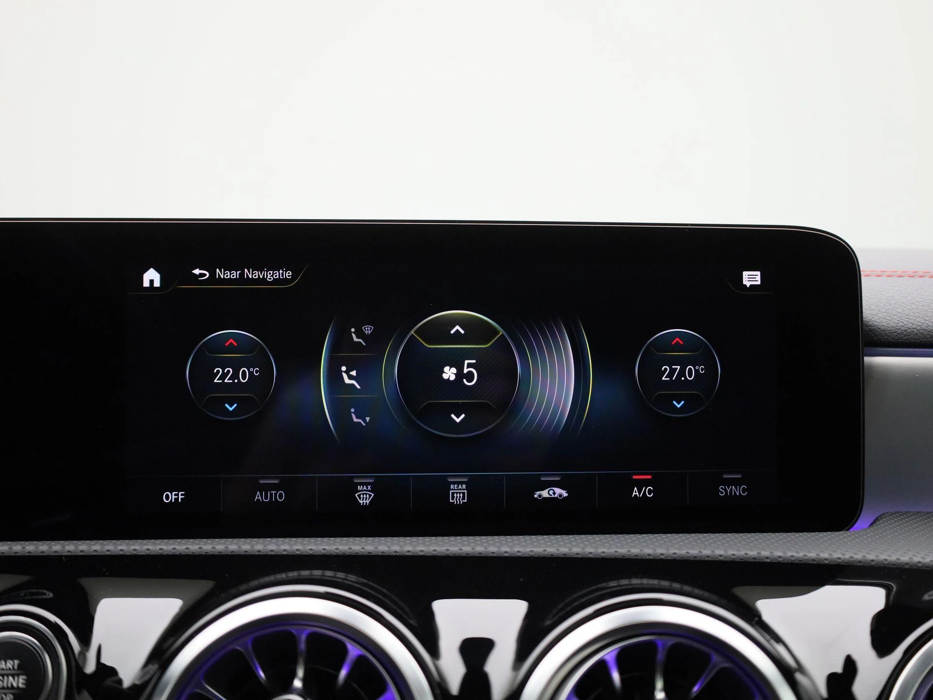 Mercedes-Benz-CLA-image-19