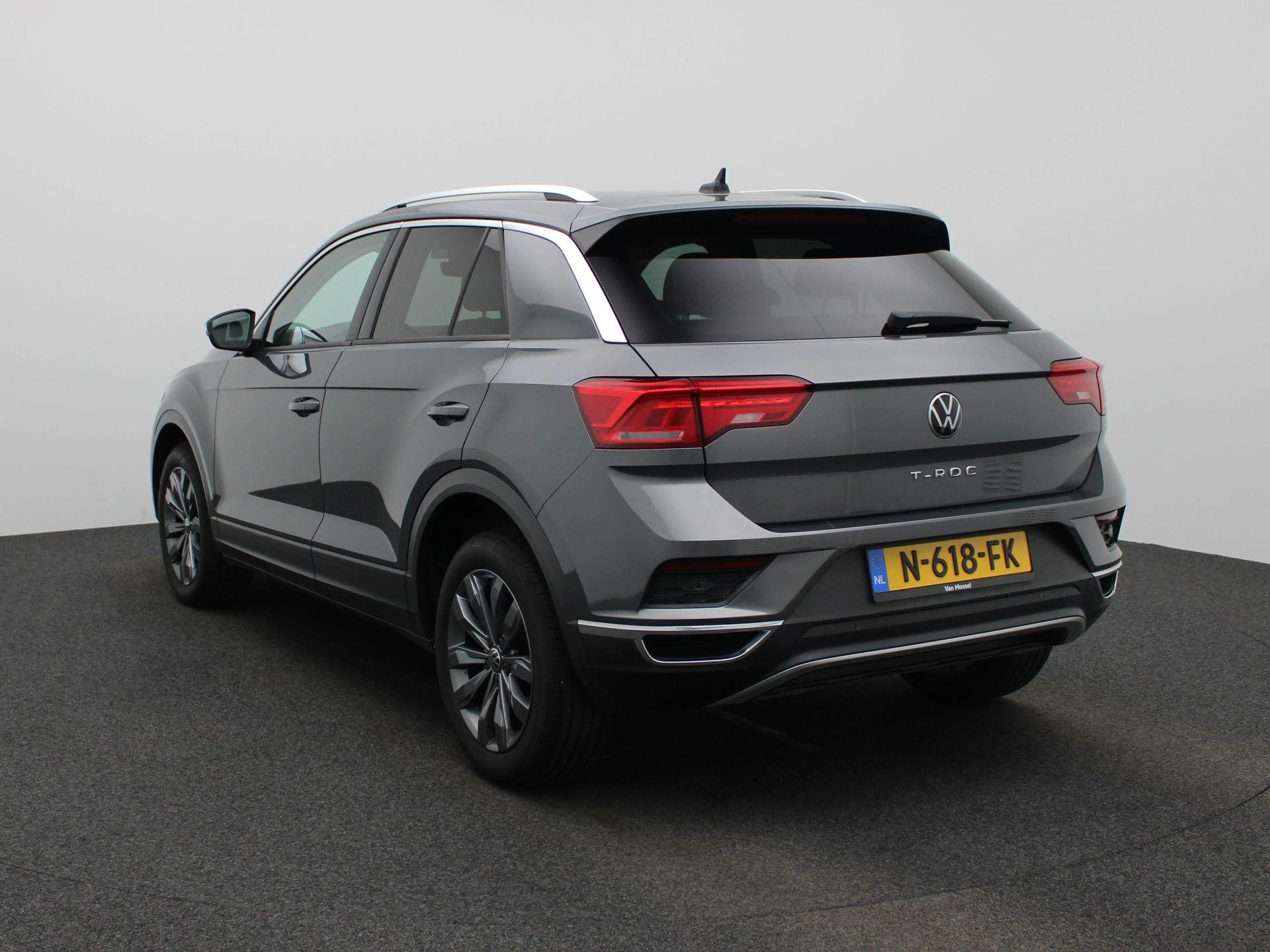 Volkswagen-T-Roc-image-1