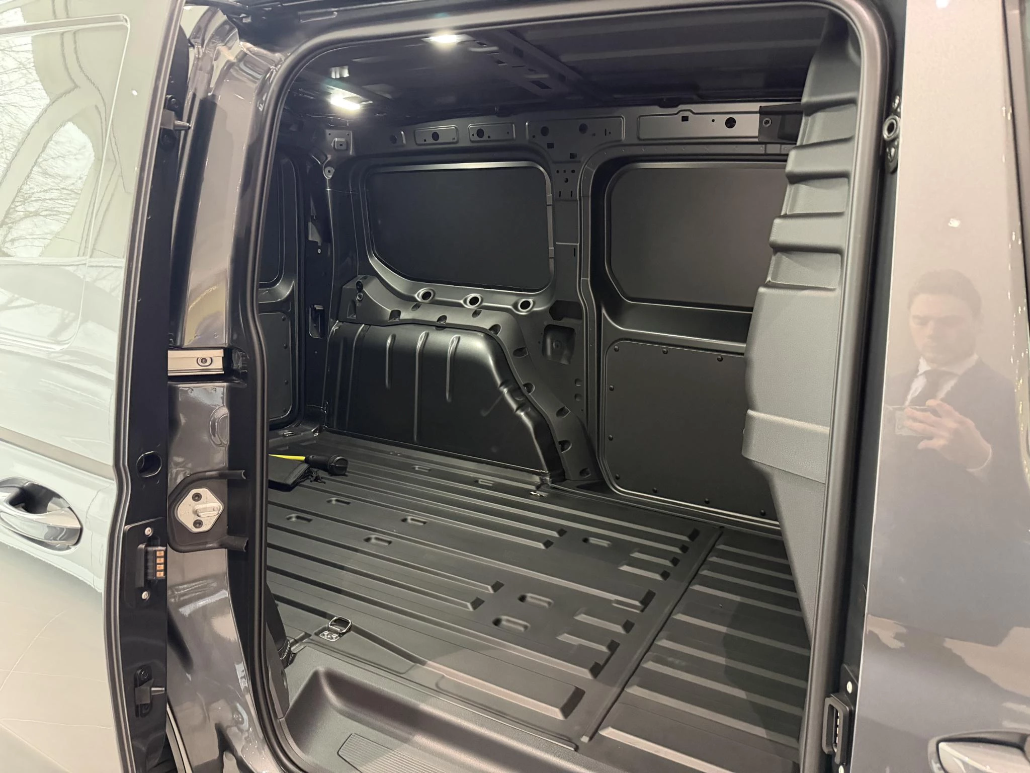 Ford-Transit Connect-image-5