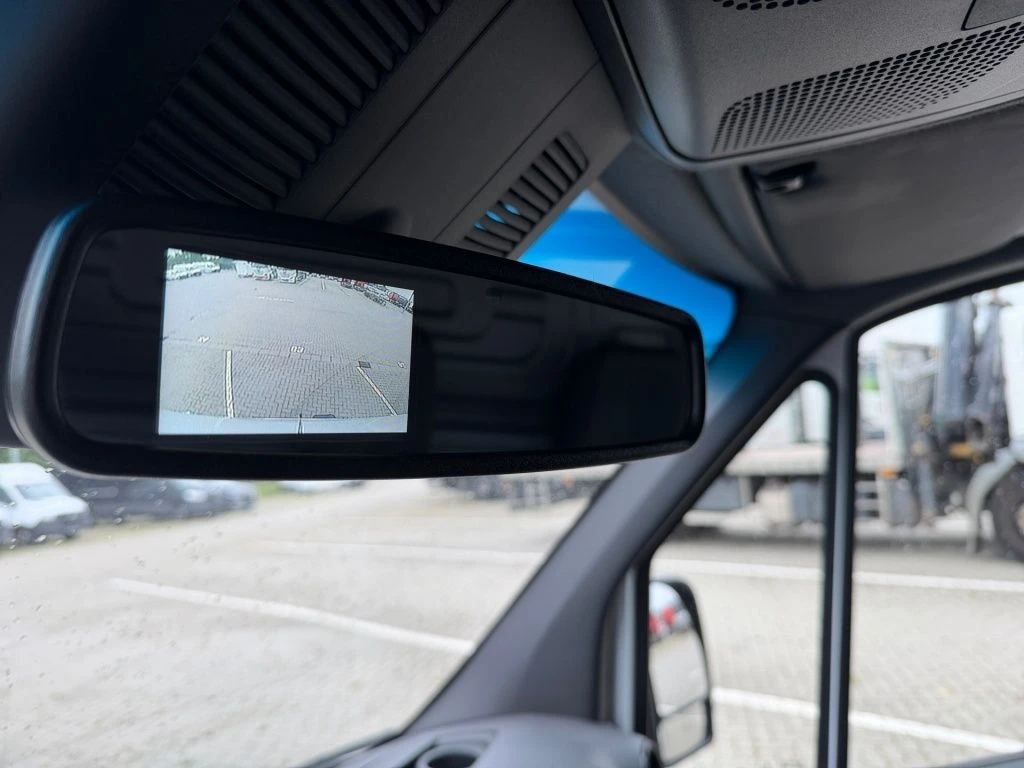 Mercedes-Benz-Sprinter 317-image-13