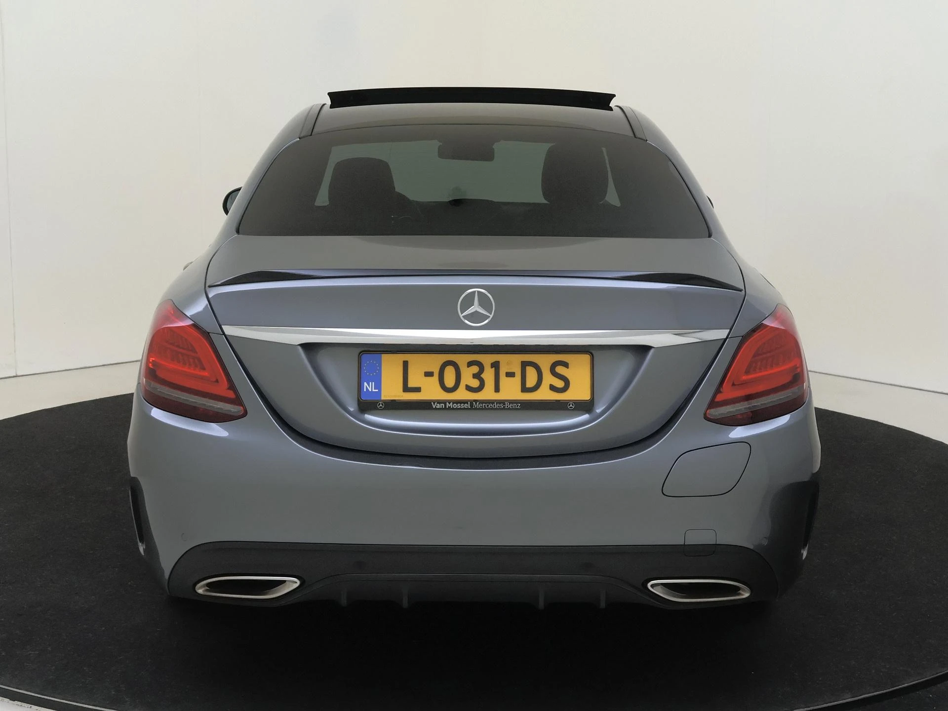 Mercedes-Benz-C-Klasse-image-8