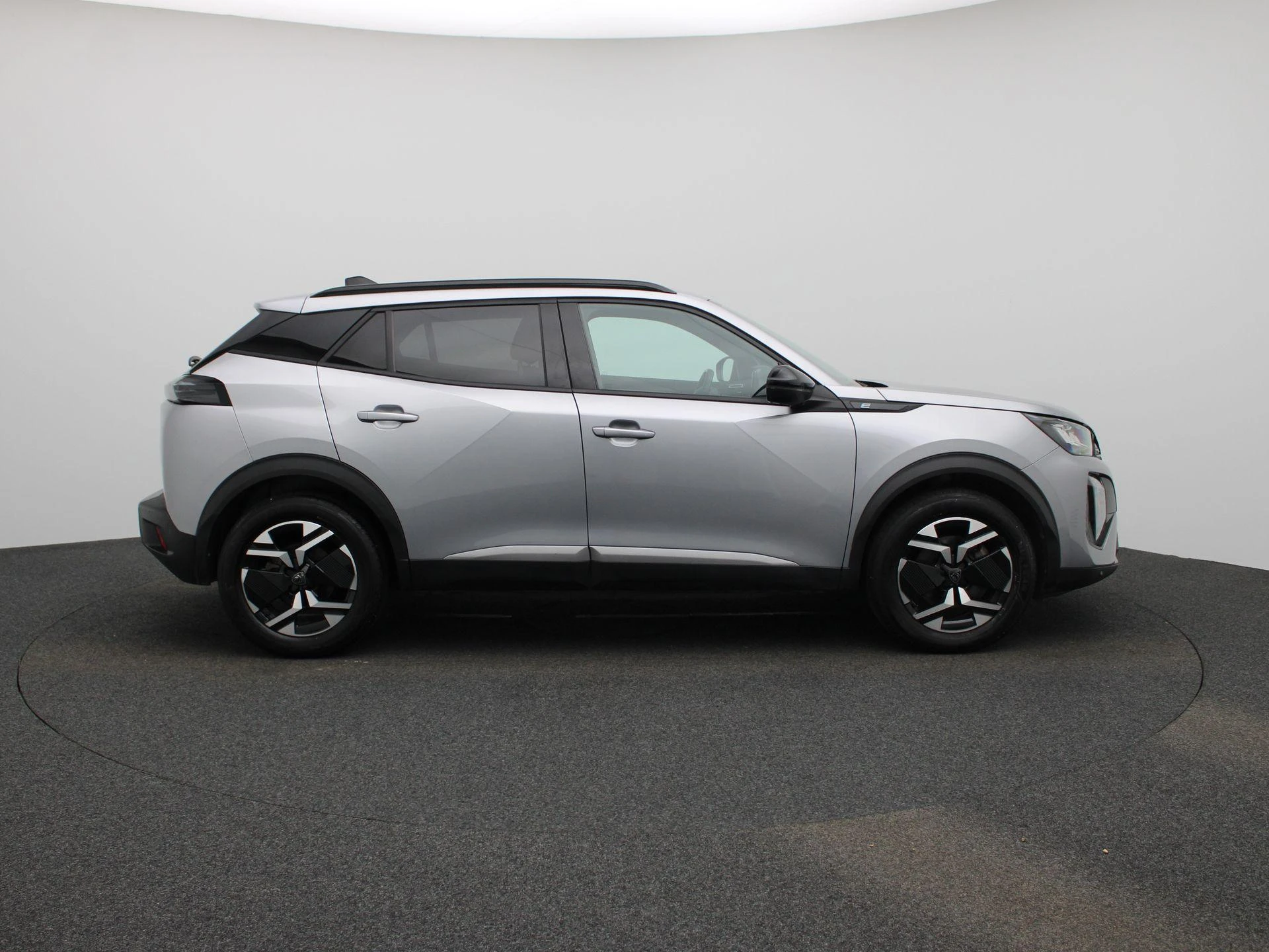 Peugeot-e-2008-image-5