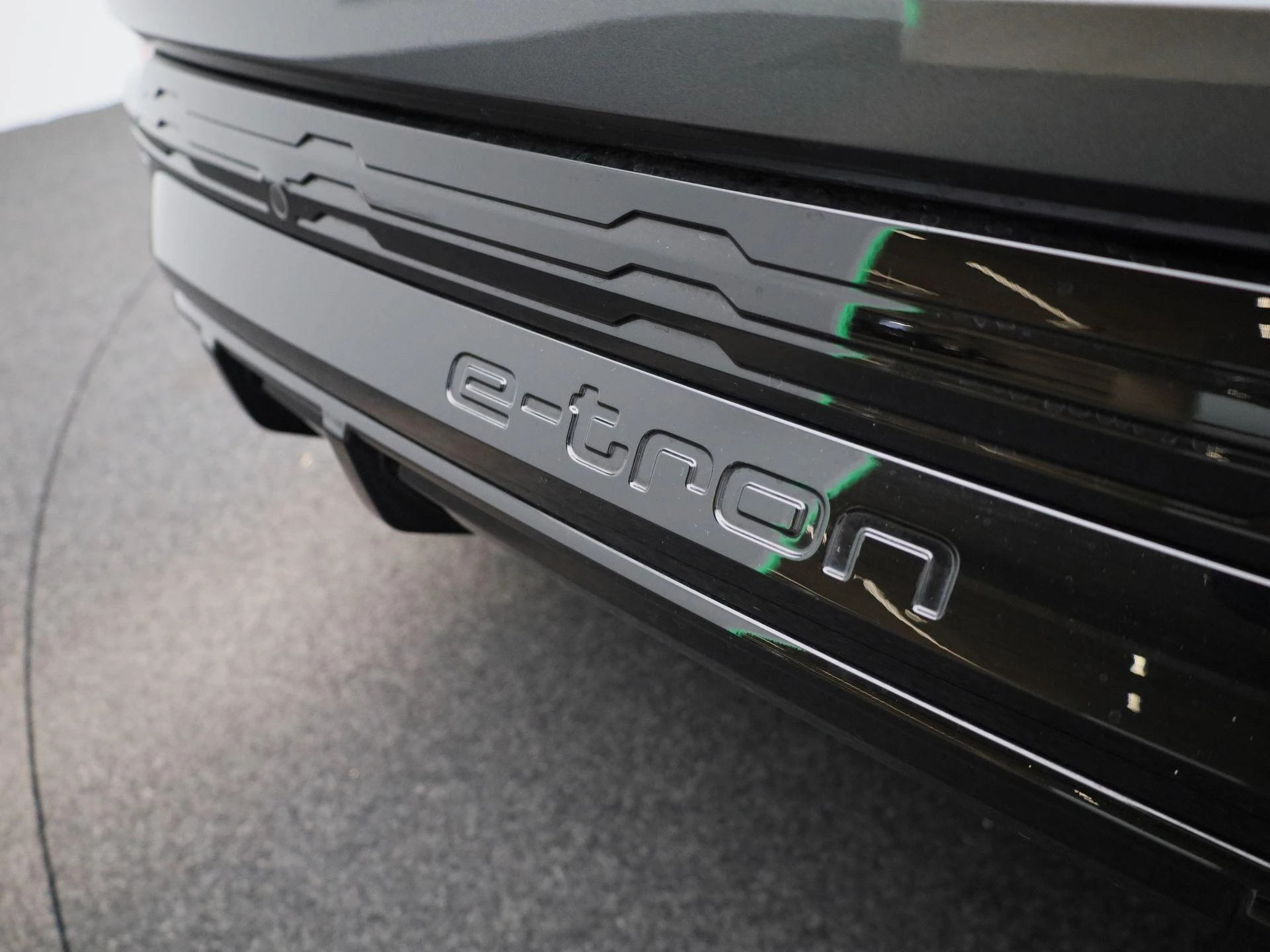 Audi-Q8 Sportback e-tron-image-41