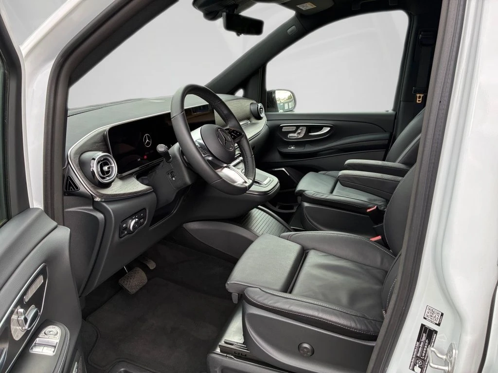 Mercedes-Benz-EQV 300-image-10