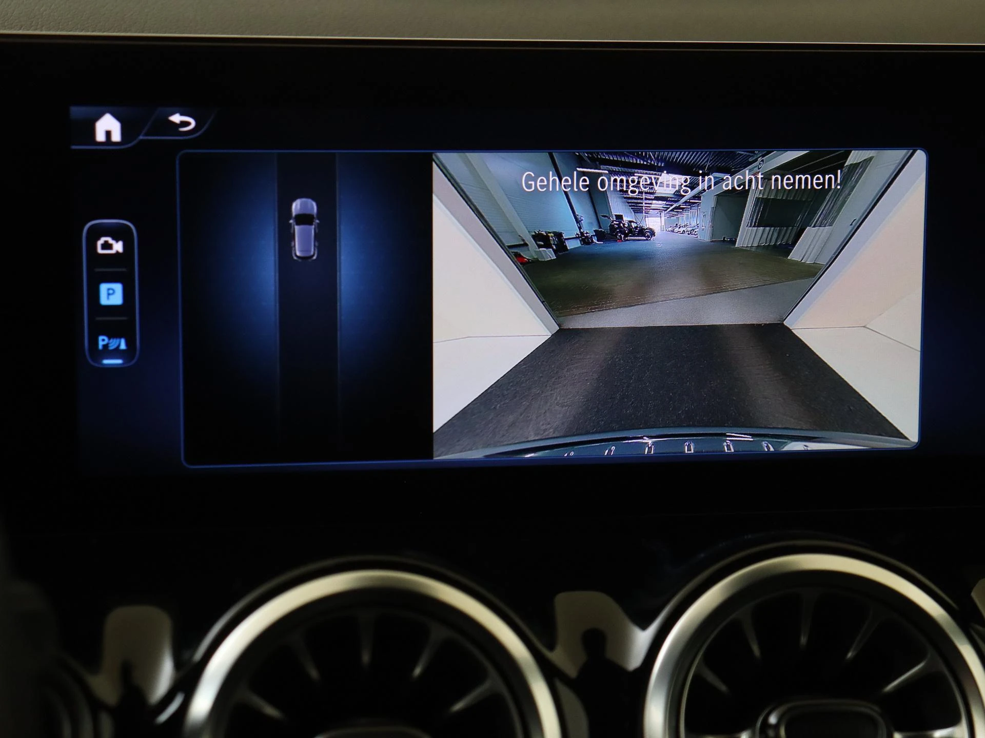 Mercedes-Benz-GLA-image-18