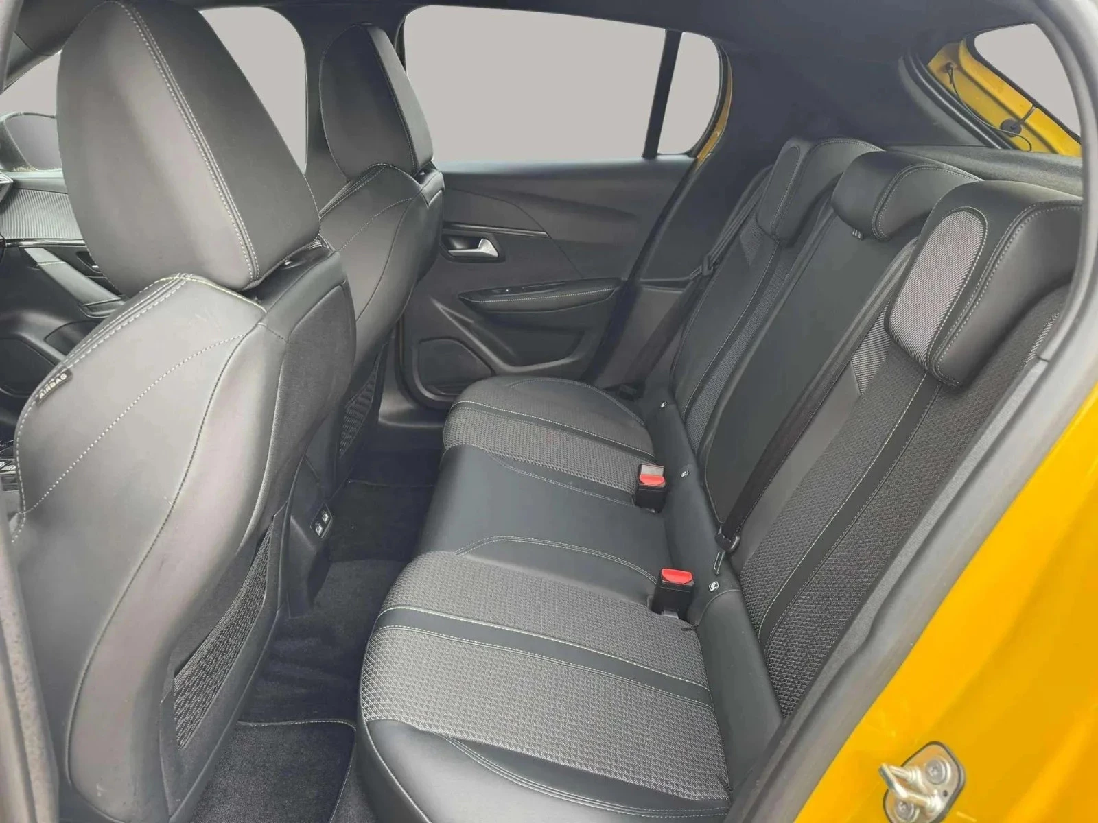 Peugeot-e-208-image-9