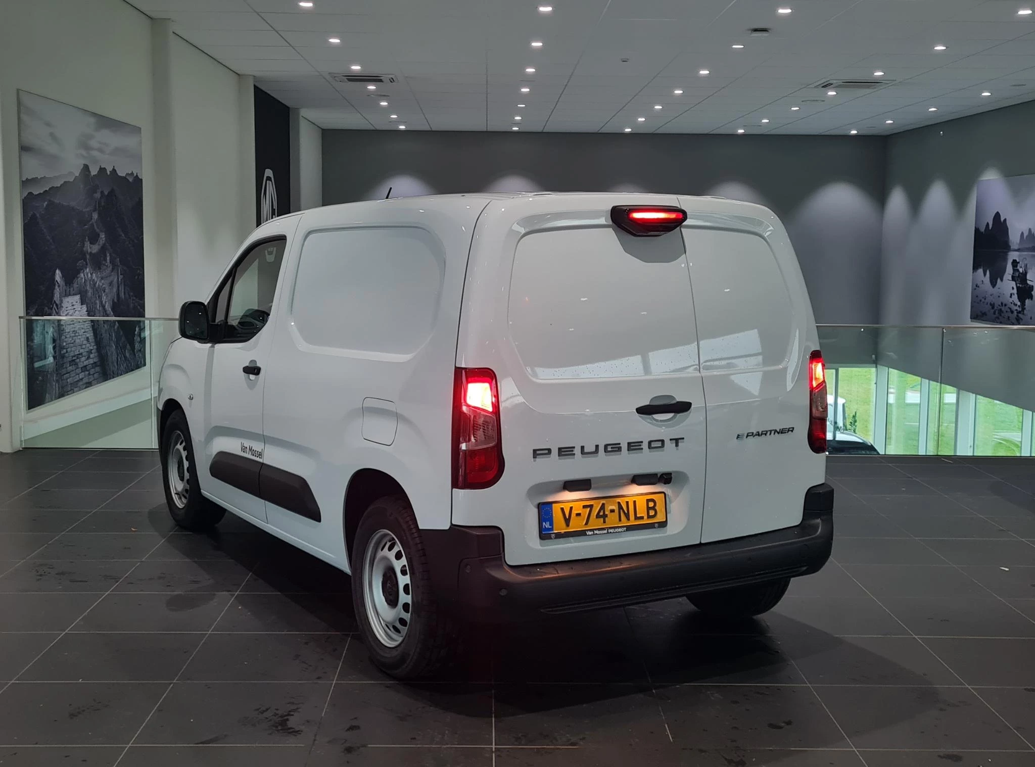 Peugeot-e-Partner-image-2