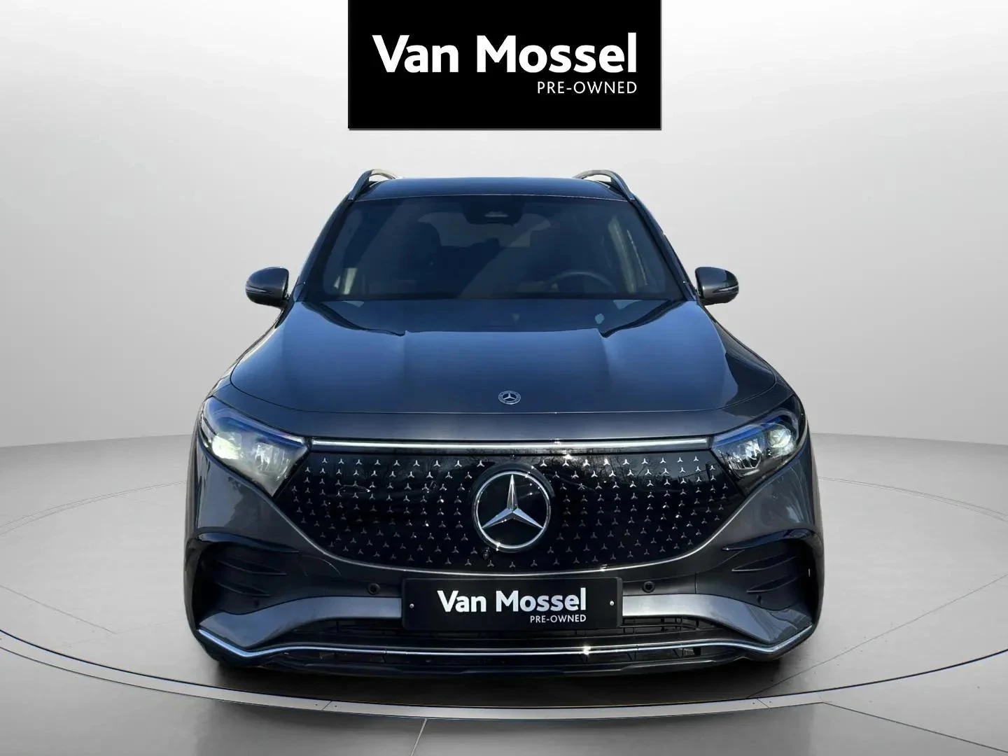 Mercedes-Benz-EQB-image-1
