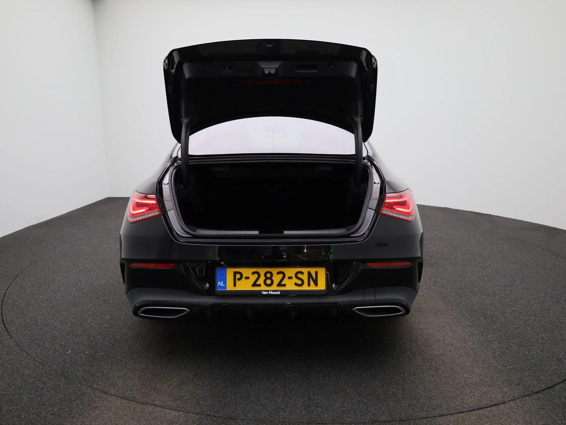 Mercedes-Benz CLA 180 Business Solution AMG