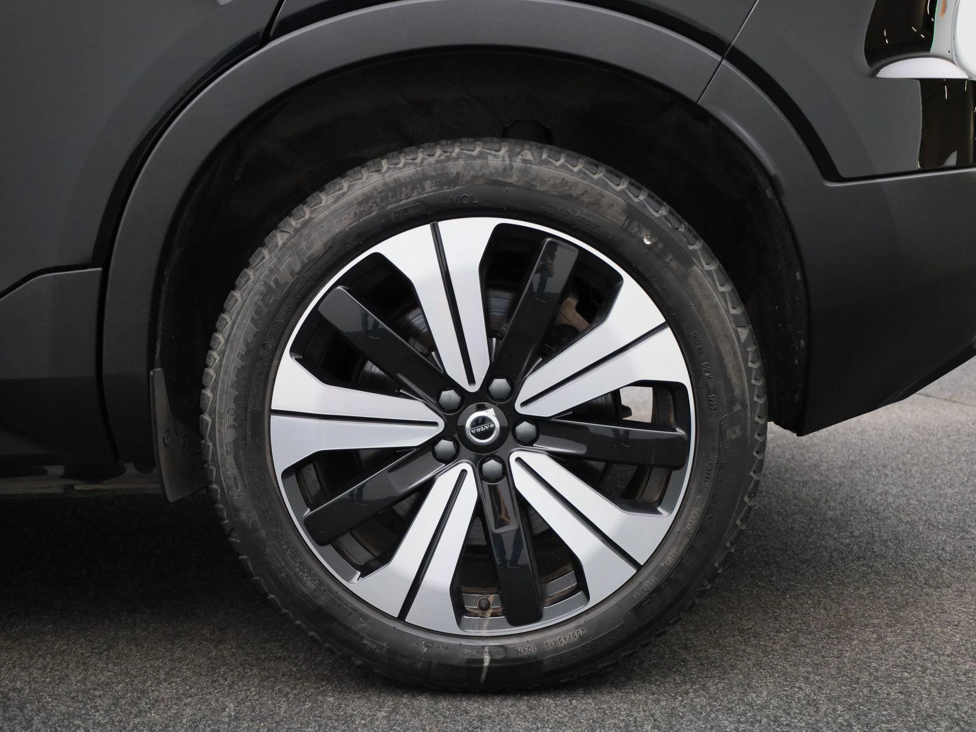 Volvo-EX40-image-12