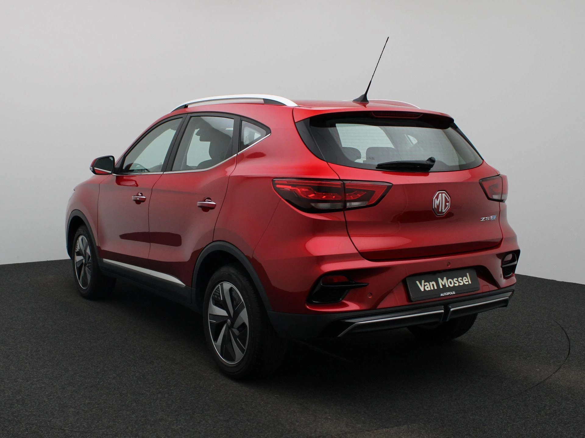 MG-ZS EV-image-1