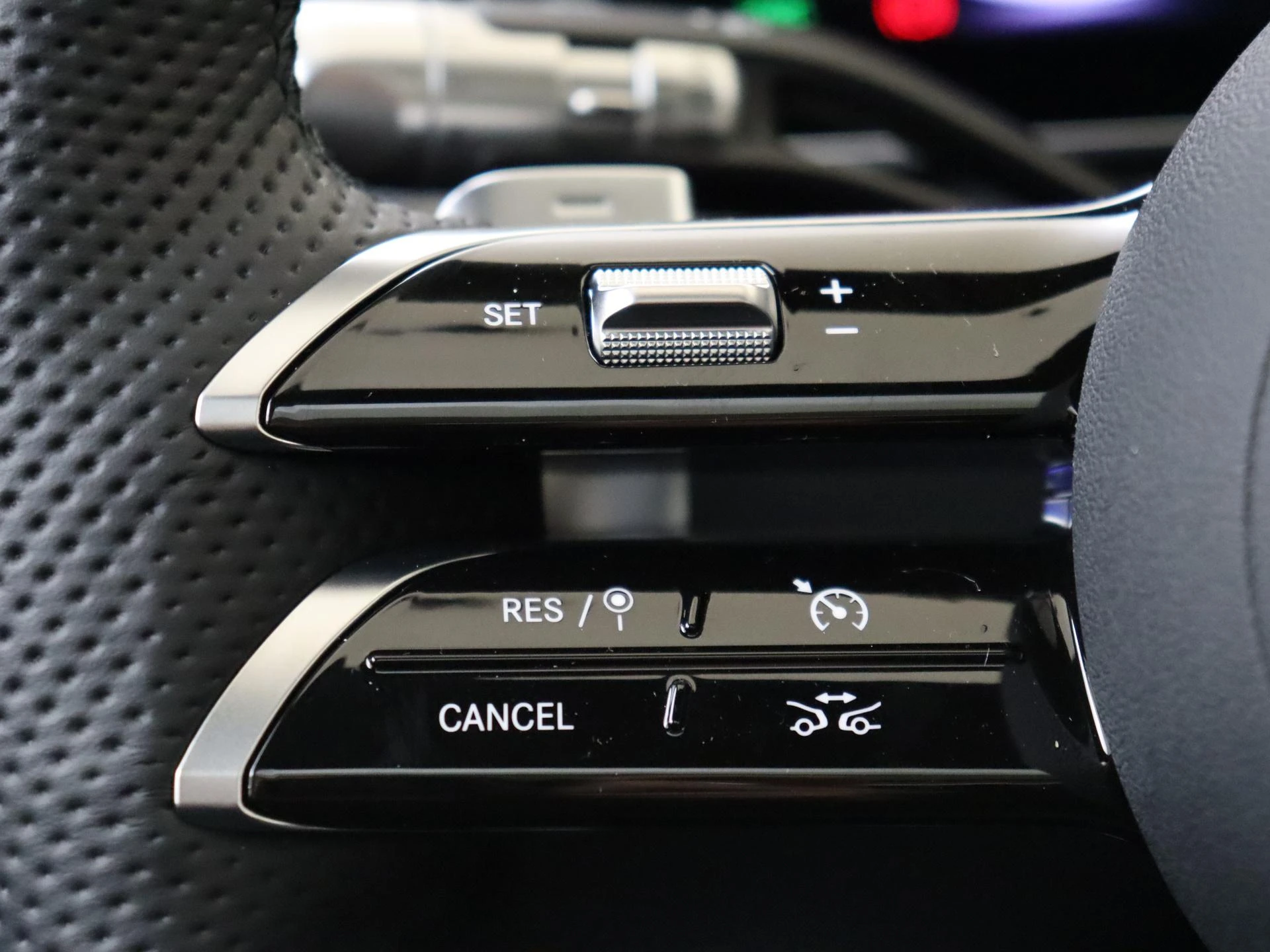 Mercedes-Benz-C-Klasse-image-11
