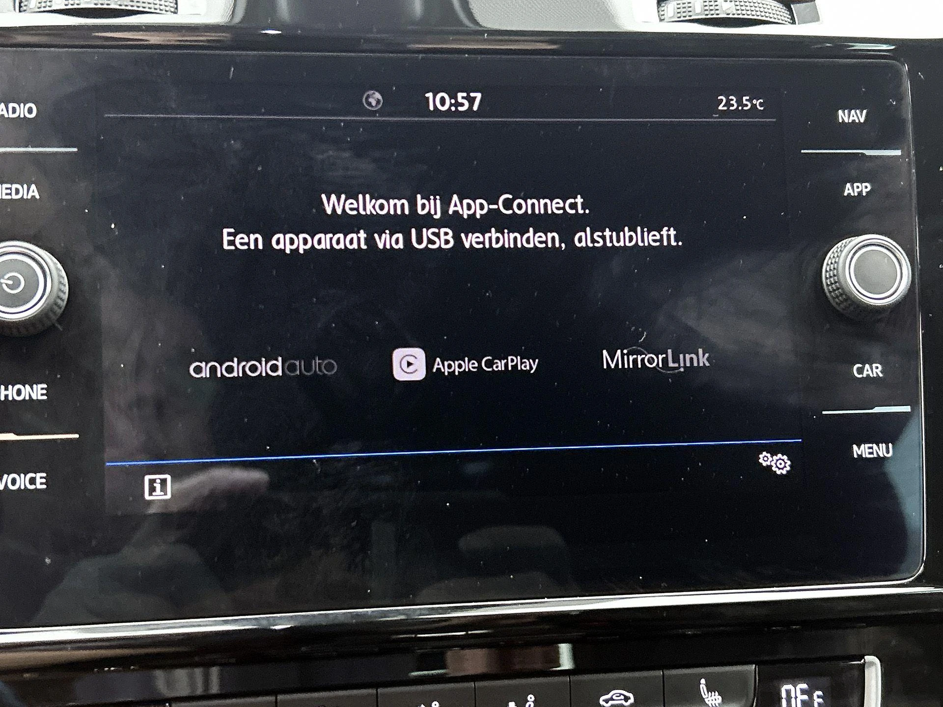 Volkswagen-Golf-image-18