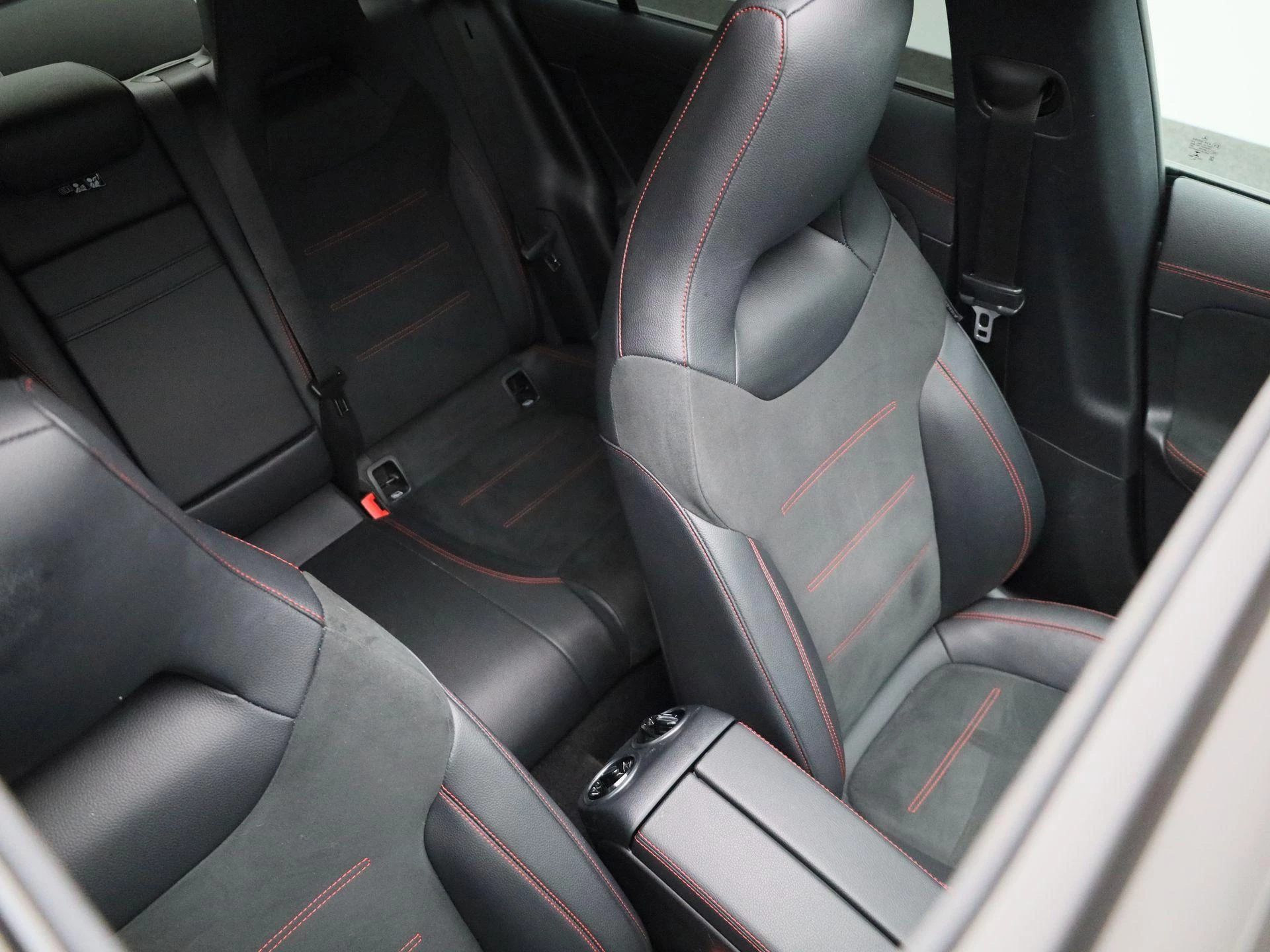 Mercedes-Benz-CLA-image-51