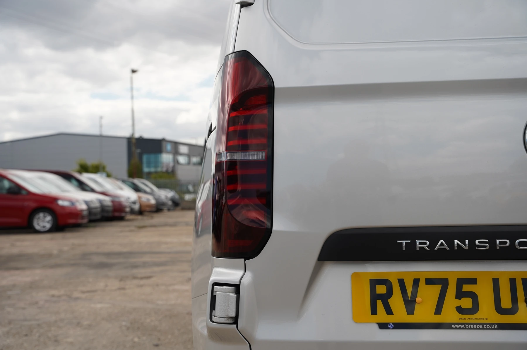 Volkswagen-Transporter-image-35