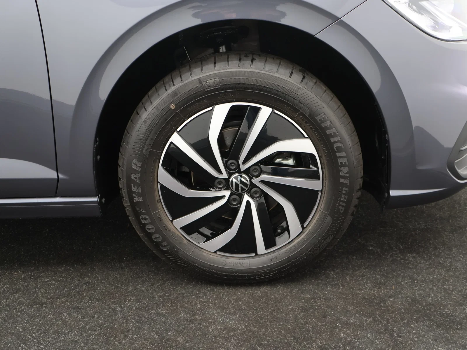 Volkswagen-Polo-image-7