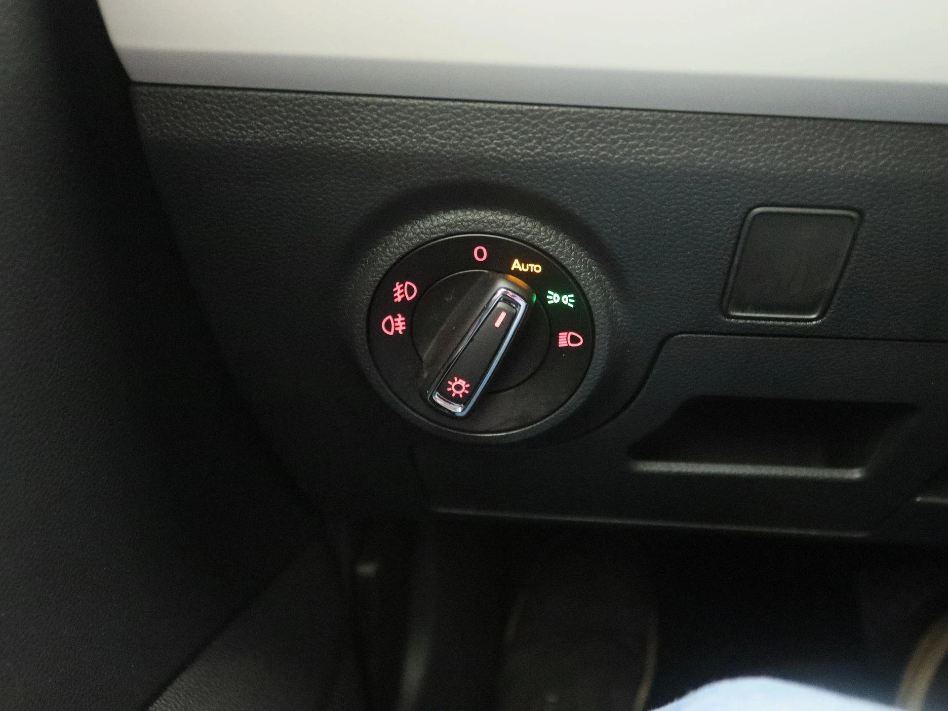 SEAT-Arona-image-18
