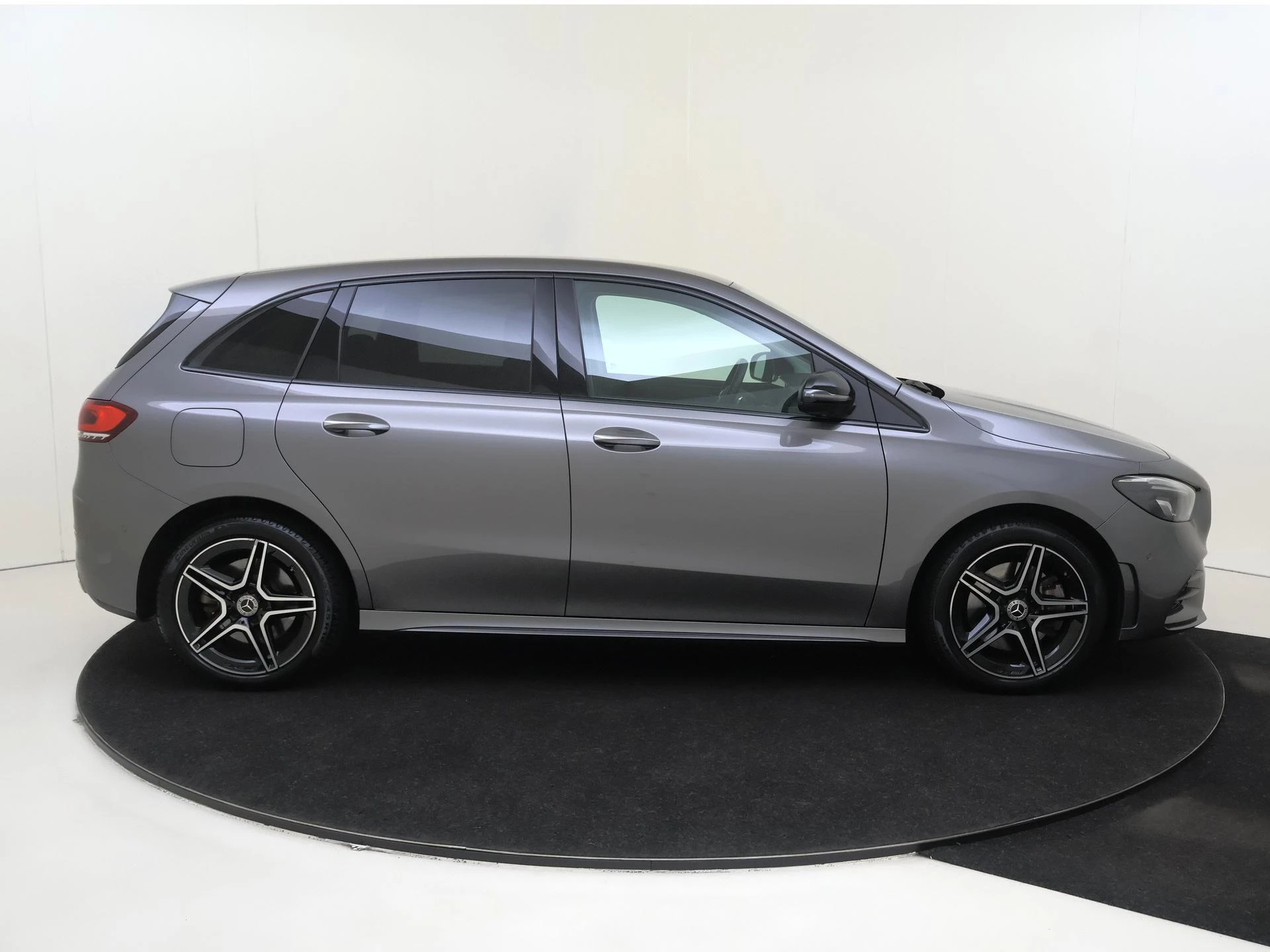 Mercedes-Benz-B-Klasse-image-7