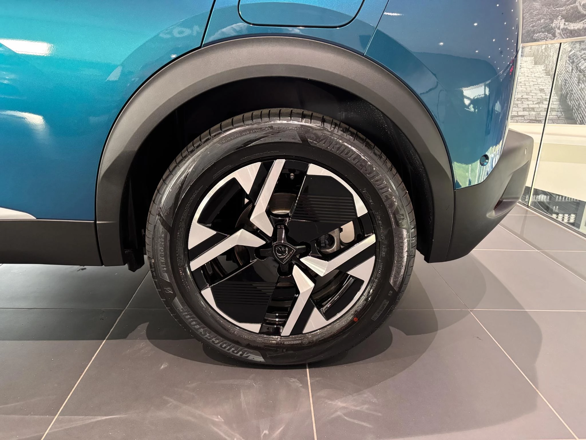 Peugeot-e-2008-image-9