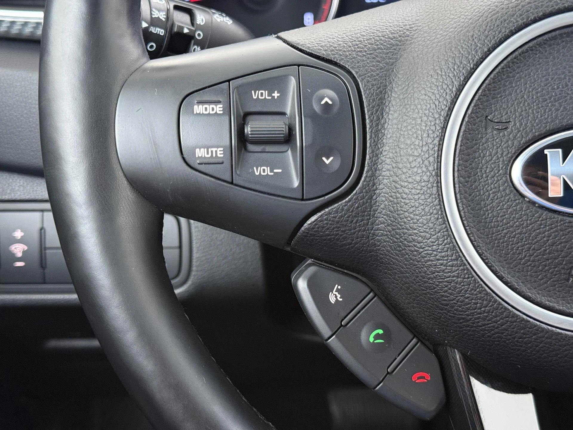 Kia-Carens-image-22