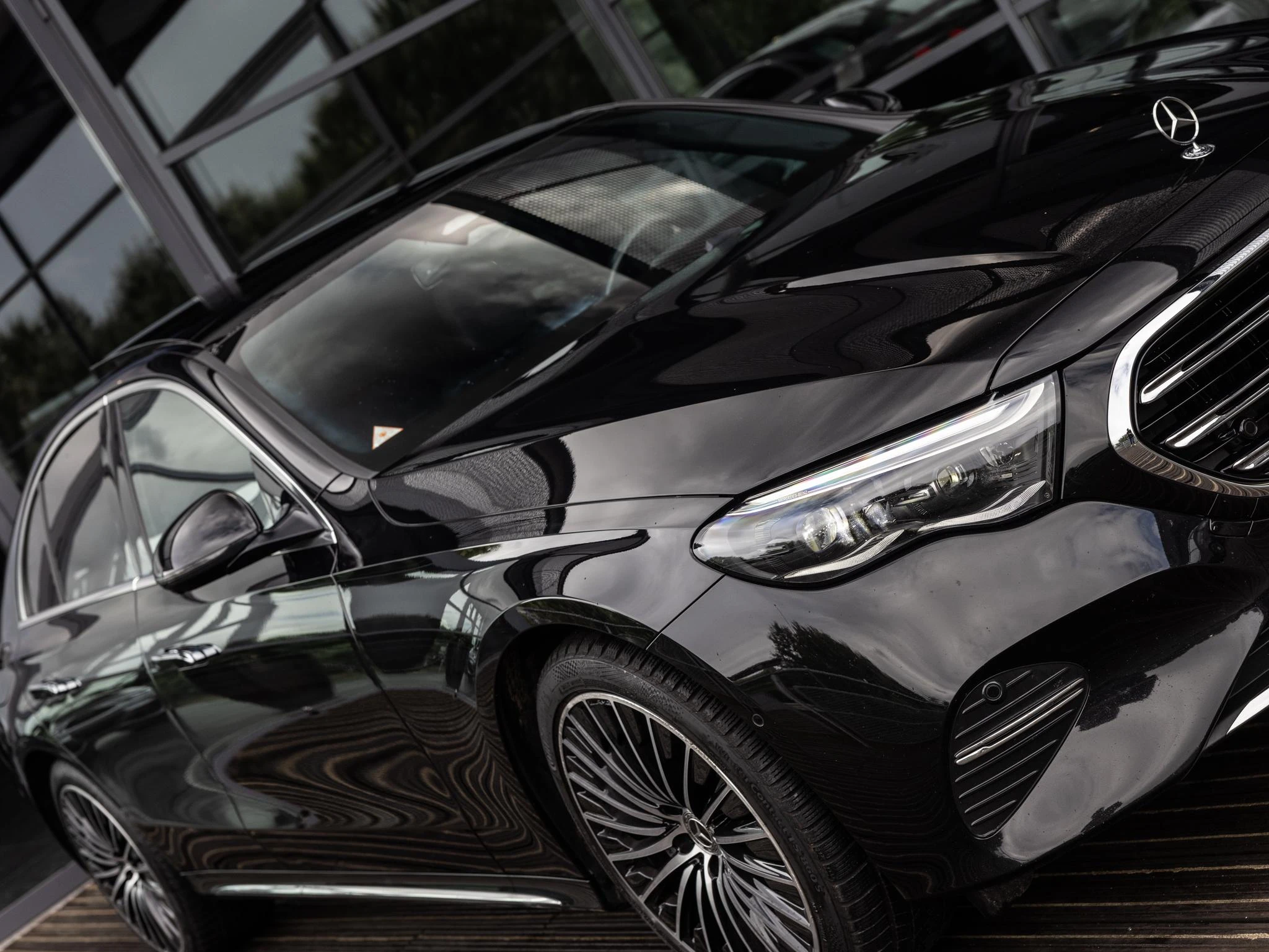 Mercedes-Benz-E-Klasse-image-14