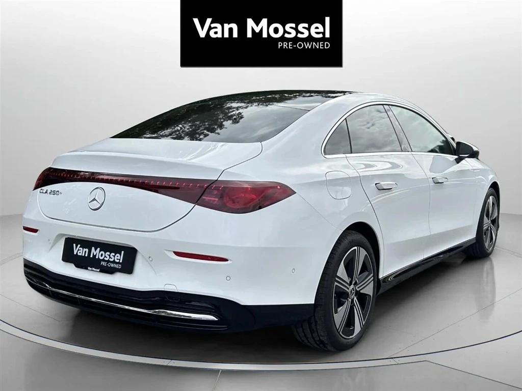 Mercedes-Benz-CLA-image-4