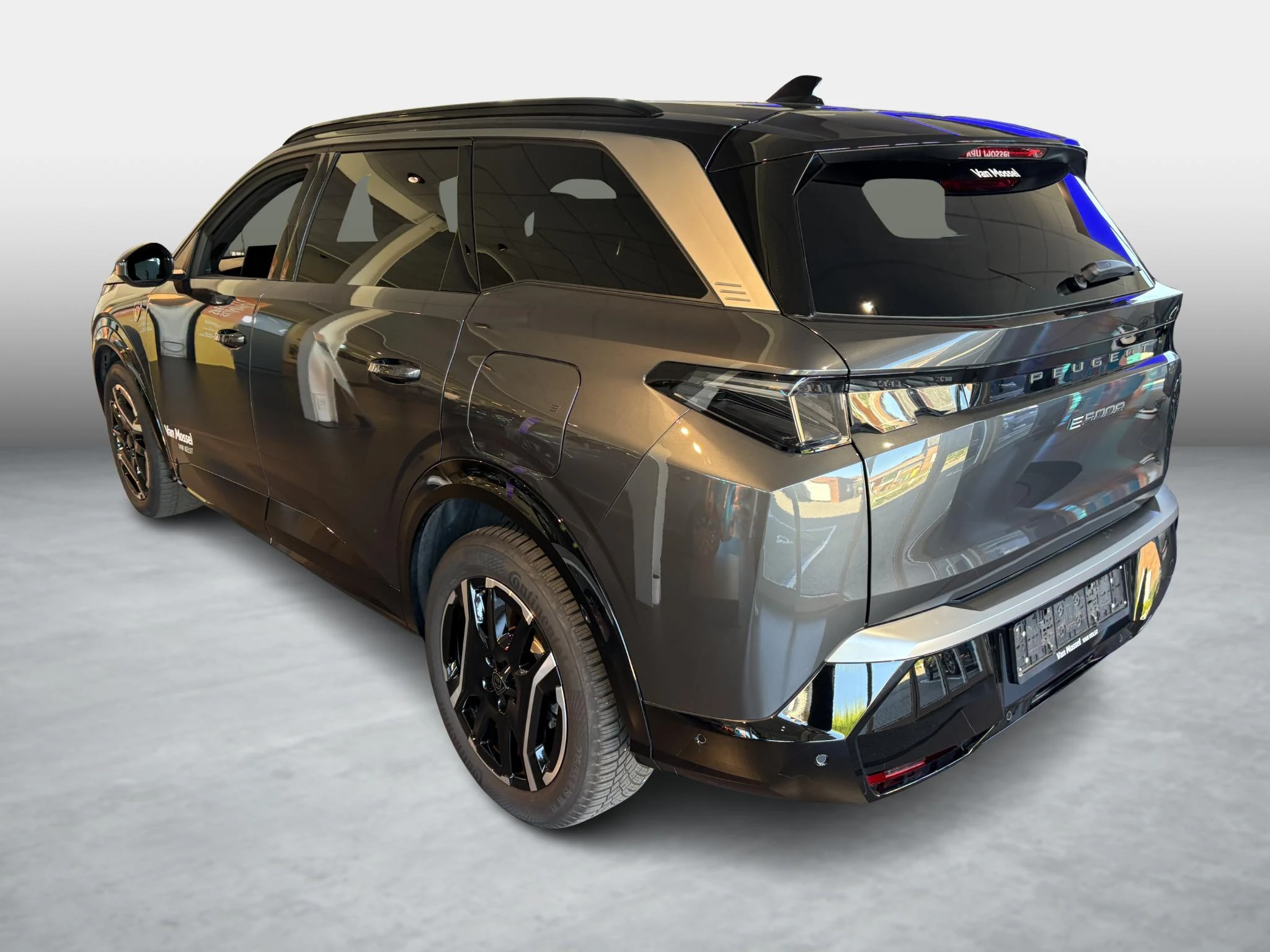 Peugeot-e-5008-image-2
