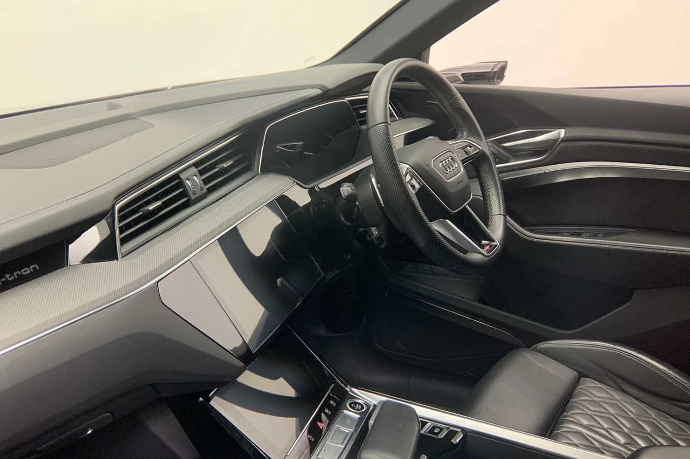 Audi-Q8 e-tron-image-1