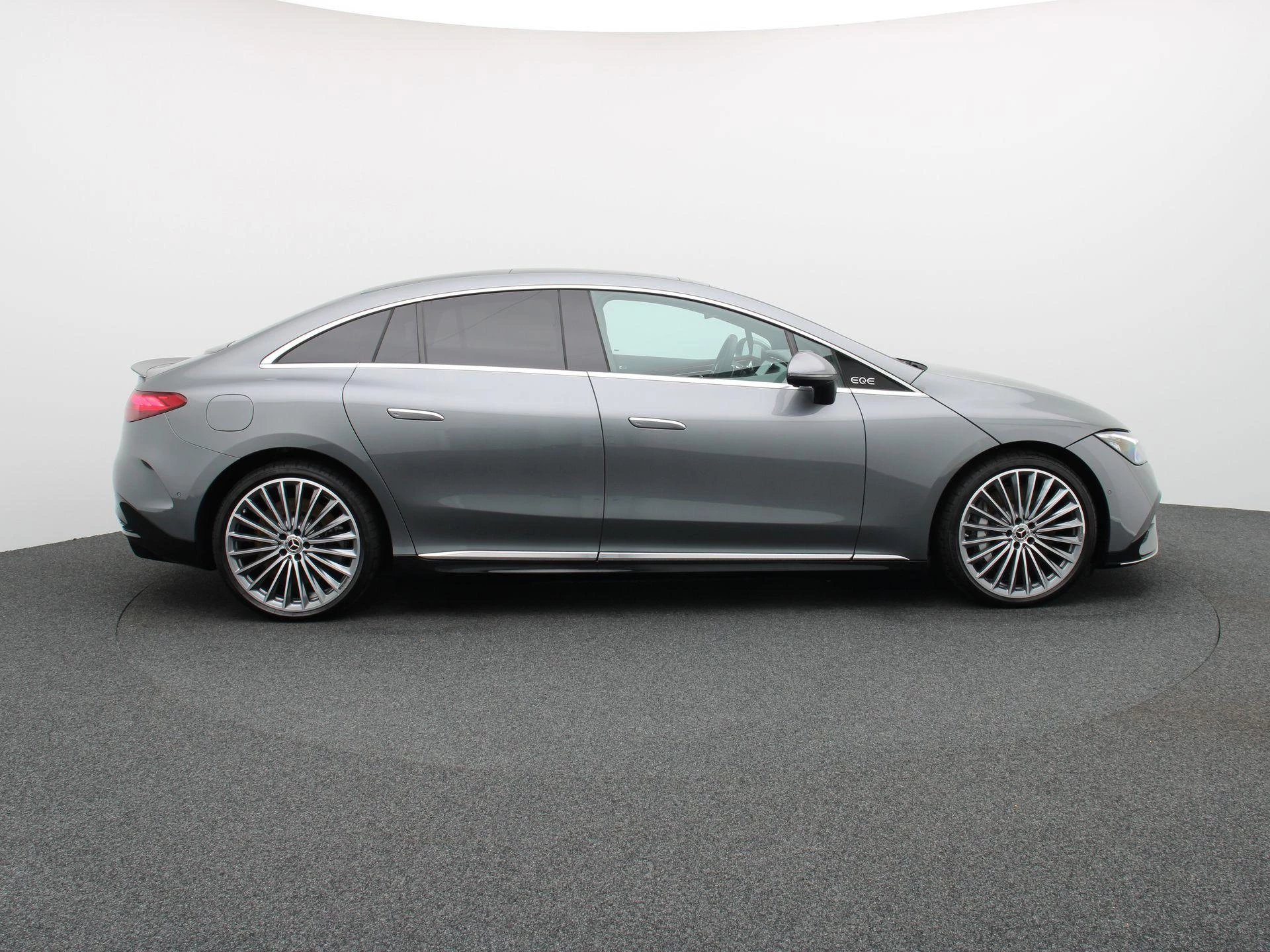 Mercedes-Benz EQE 300 AMG Line + AIRMATIC + PANORAMISCH DAK +