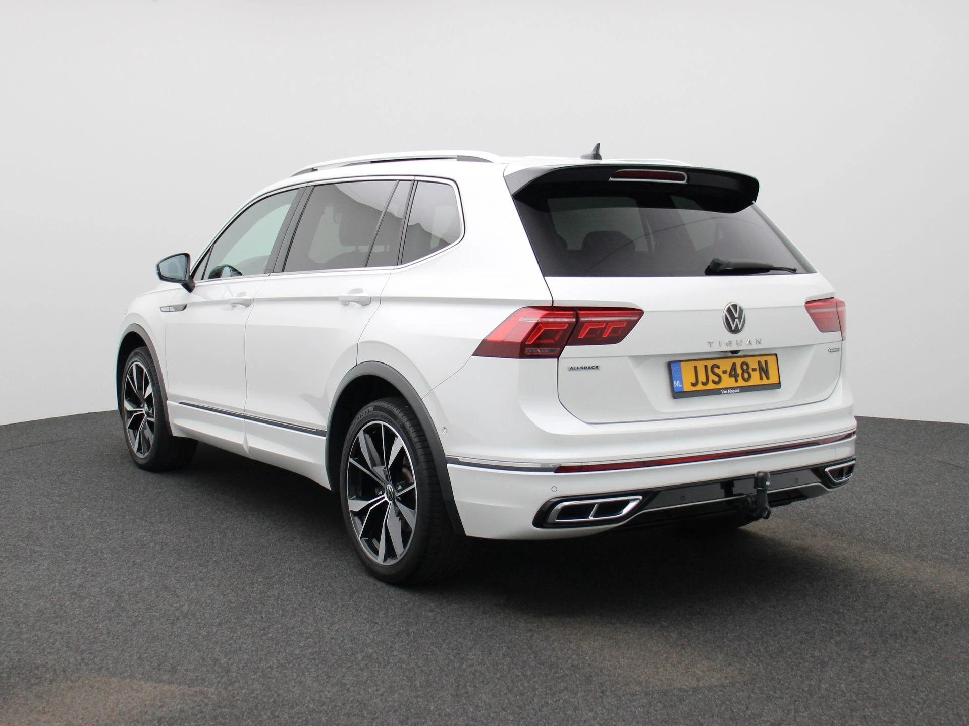 Volkswagen-Tiguan Allspace-image-1
