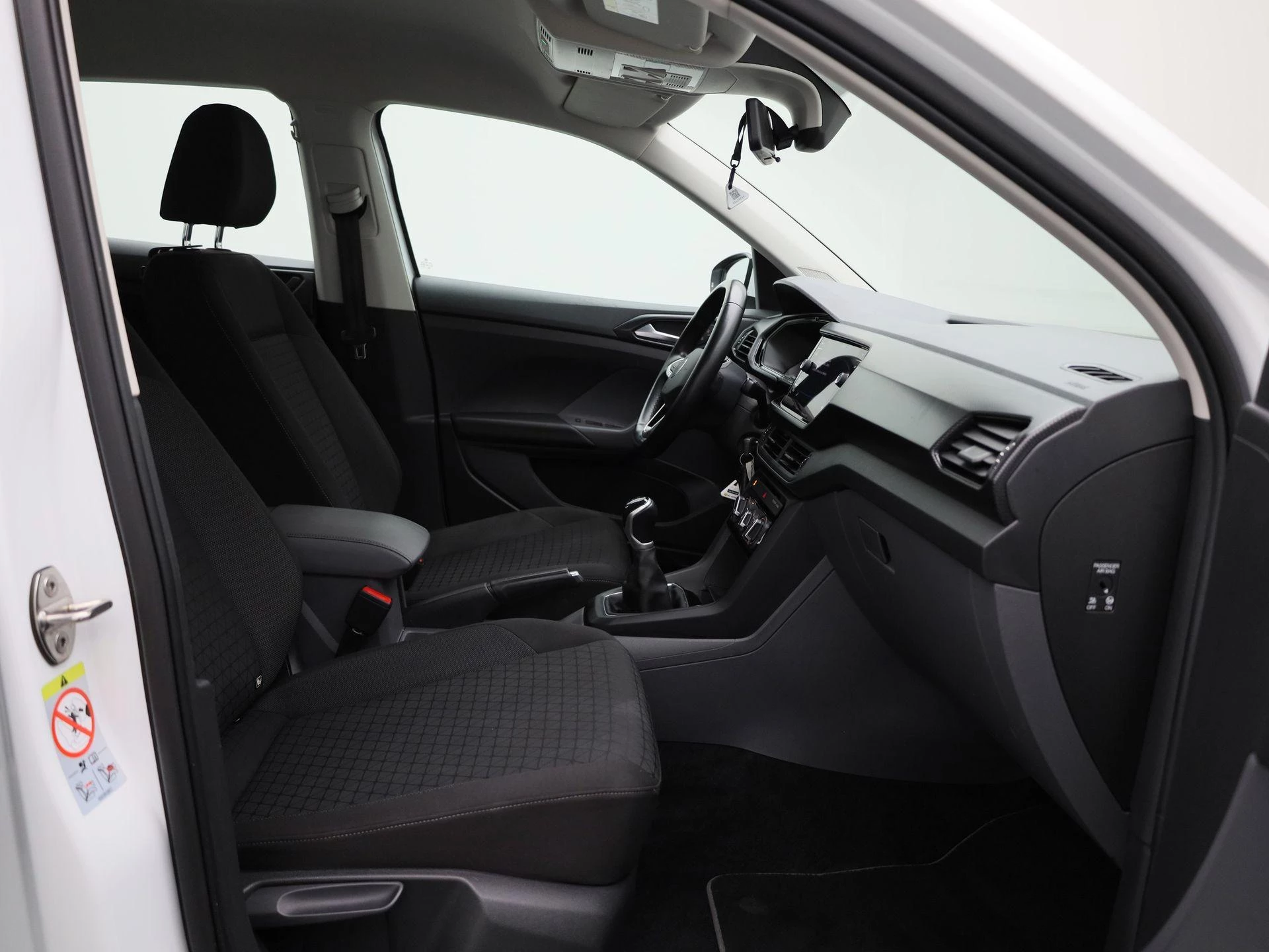 Volkswagen-T-Cross-image-28