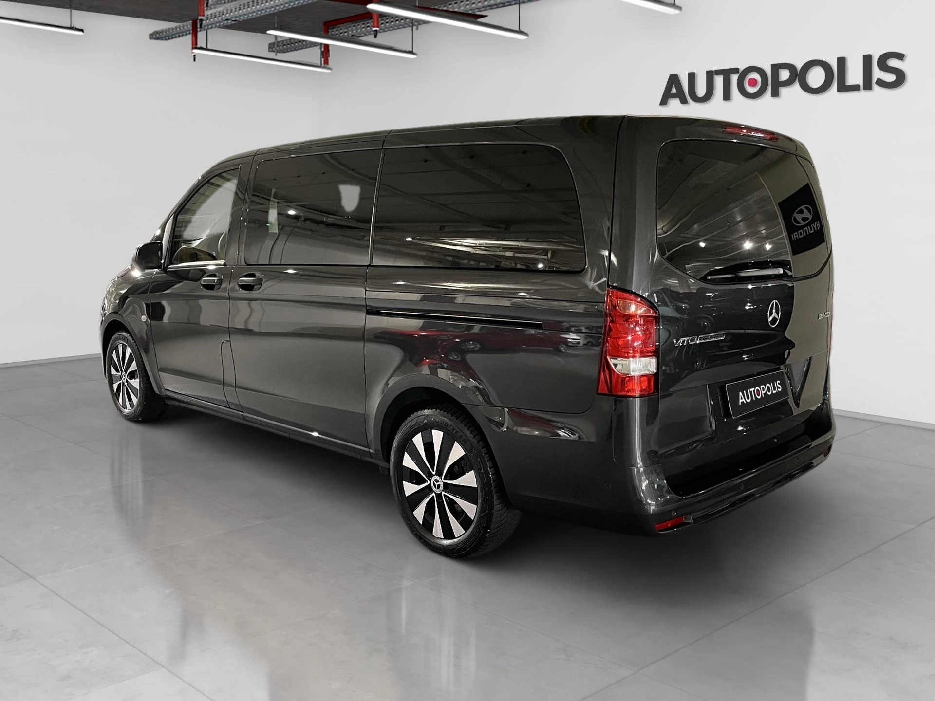 Mercedes-Benz-Vito-image-16